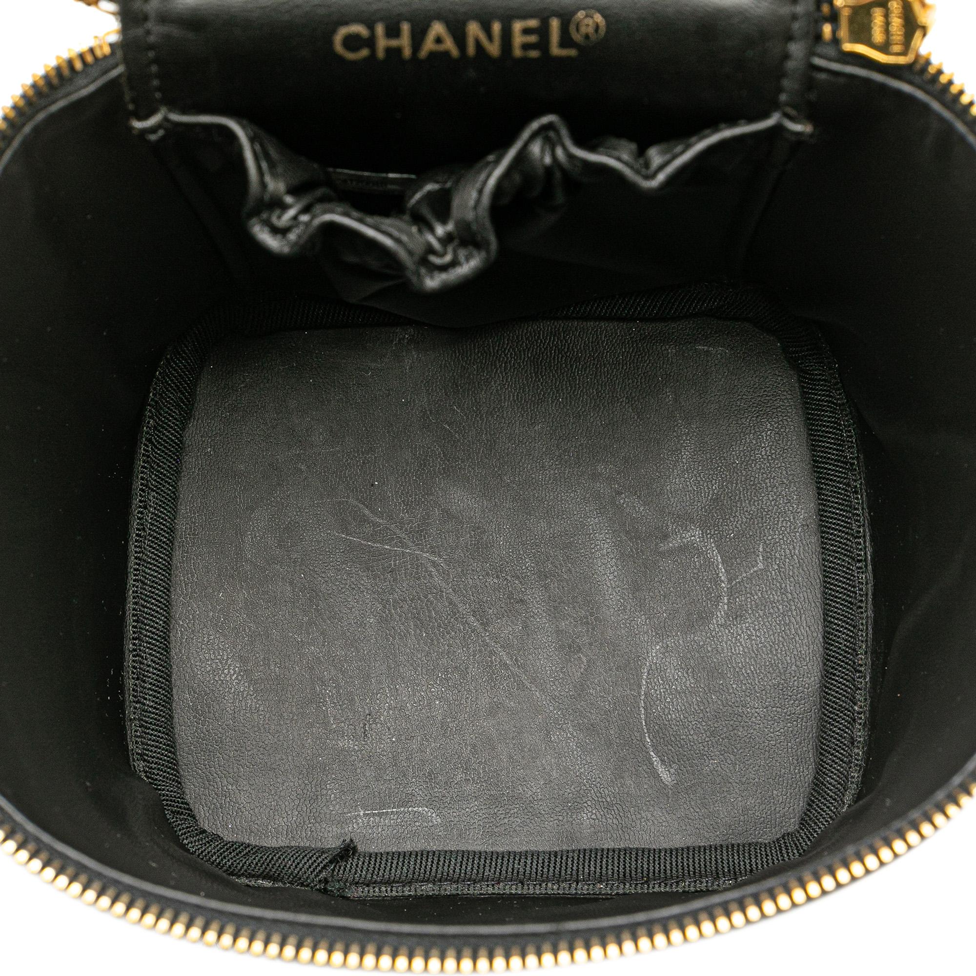 Chanel CC Lambskin Vanity Case (SHG-uFumoN)