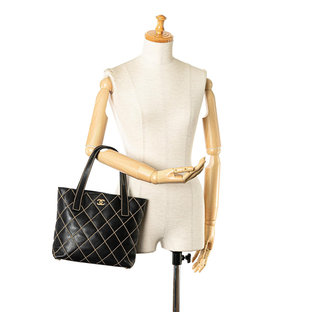 Chanel CC Lambskin Wild Stitch Handbag (SHG-aqtoNm)