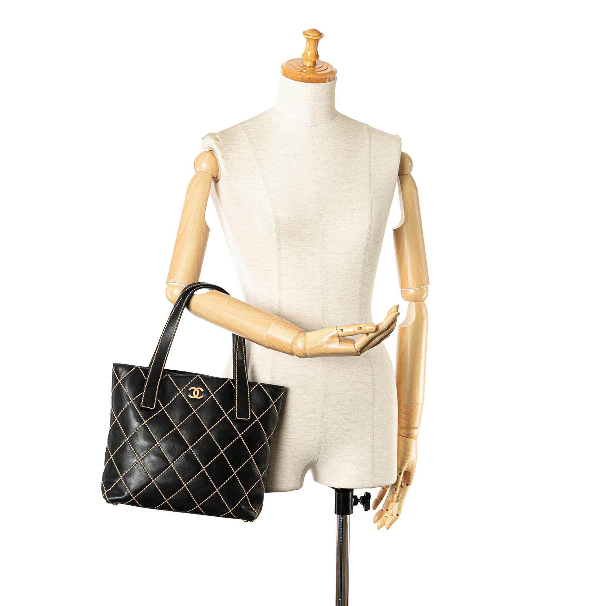Chanel CC Lambskin Wild Stitch Handbag (SHG-aqtoNm)