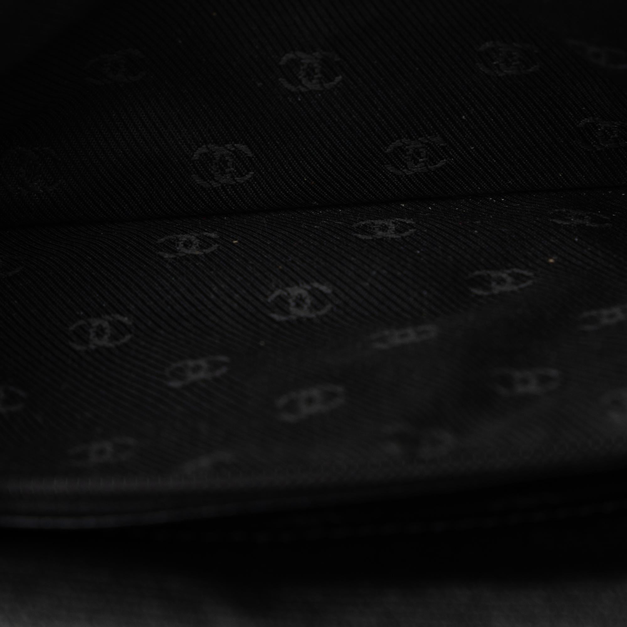 Chanel CC Leather Bifold Wallet (SHG-rzxdAh)