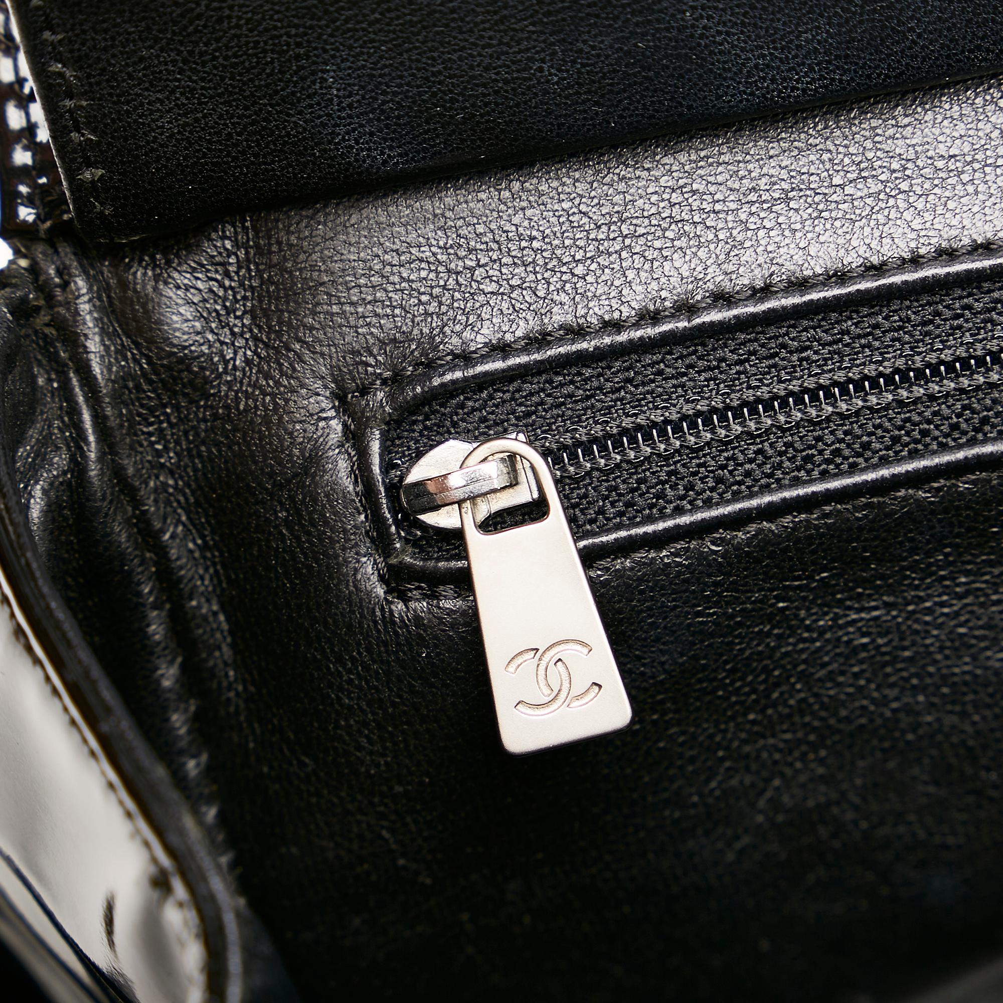 Chanel CC Matelasse Patent Leather Handbag (SHG-31017)