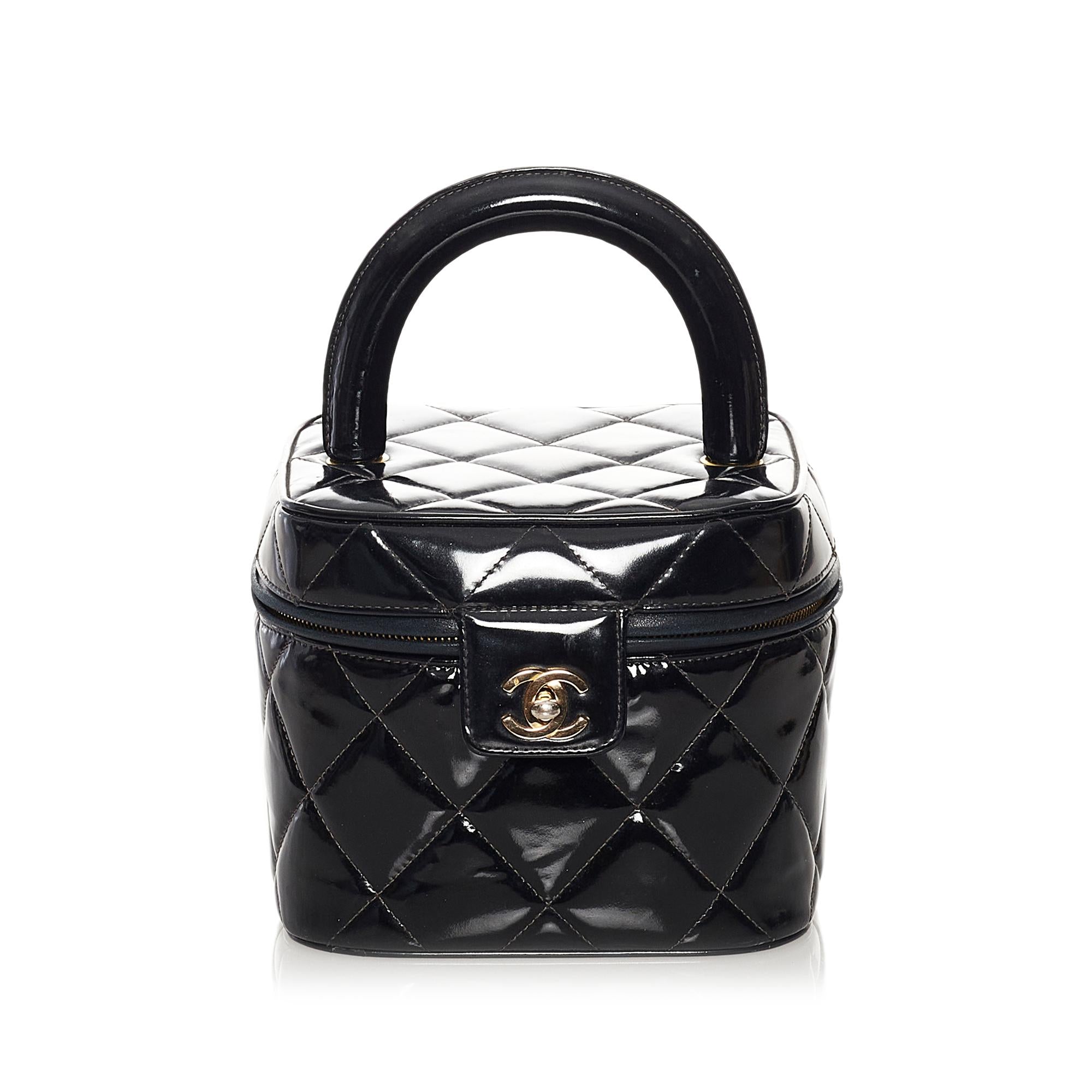 Chanel CC Matelasse Patent Leather Vanity Bag (SHG-34683)