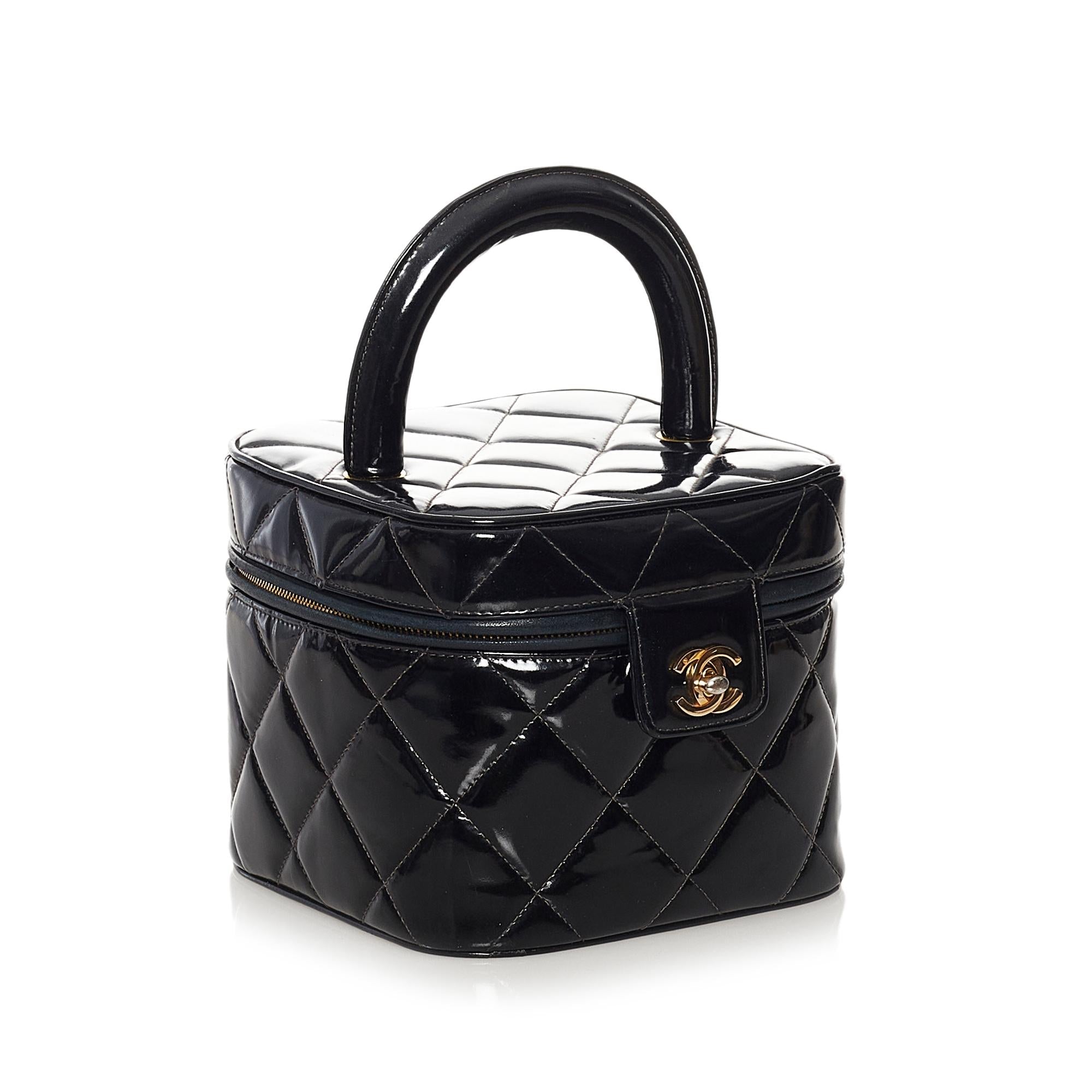 Chanel CC Matelasse Patent Leather Vanity Bag (SHG-34683)
