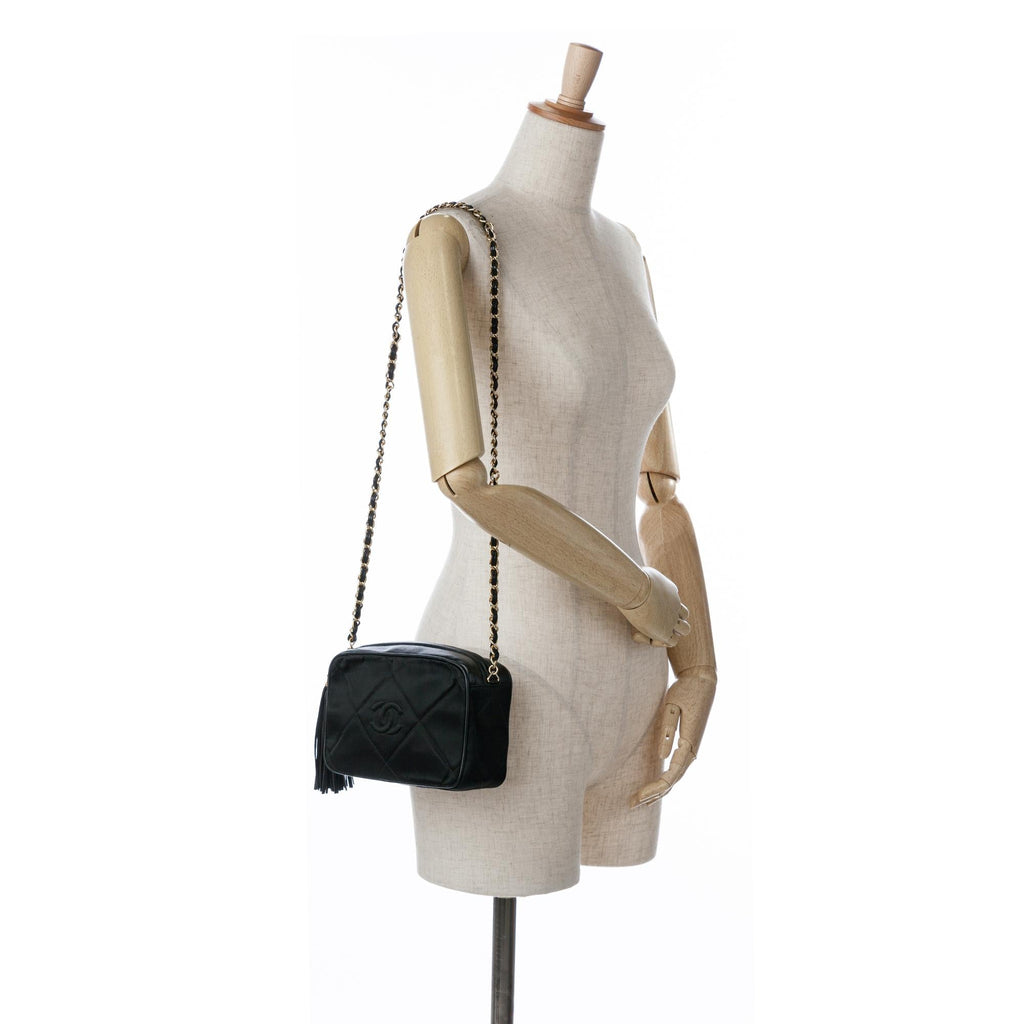 Chanel CC Matelasse Tassel Camera Bag (SHG-w2rli7)
