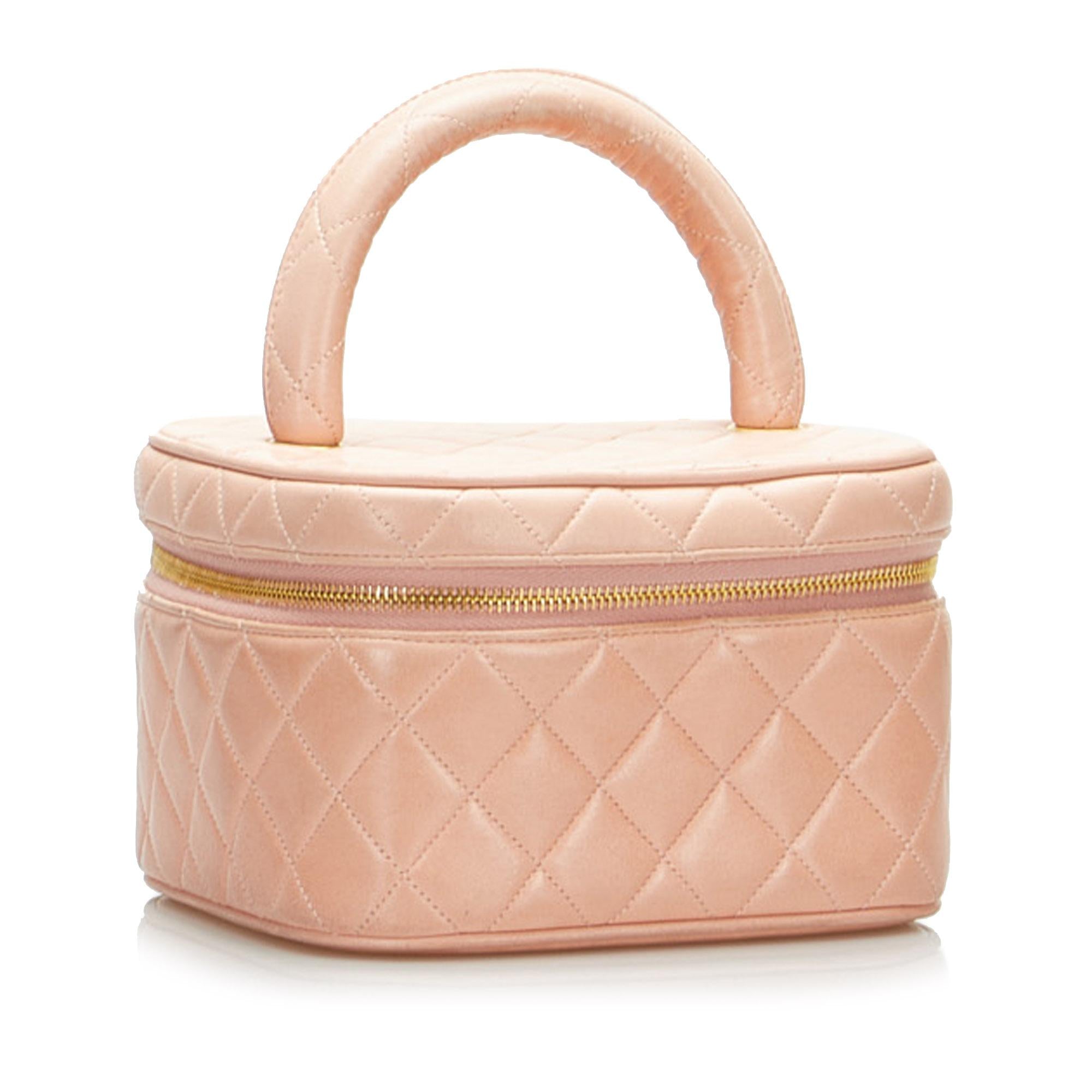 Chanel CC Matelasse Vanity Bag (SHG-0lwtb0)