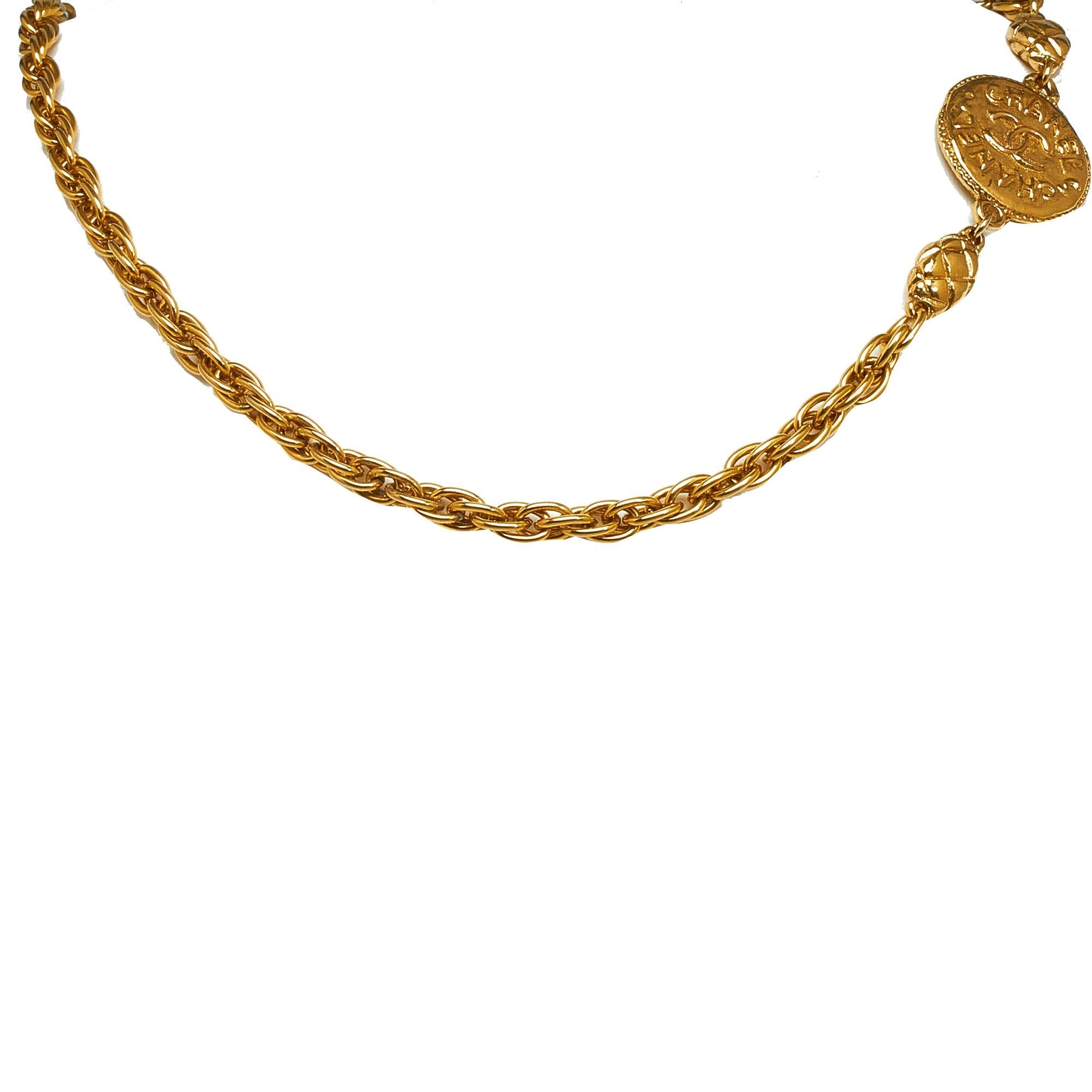 Chanel CC Medallion Necklace (SHG-dAzCeX)
