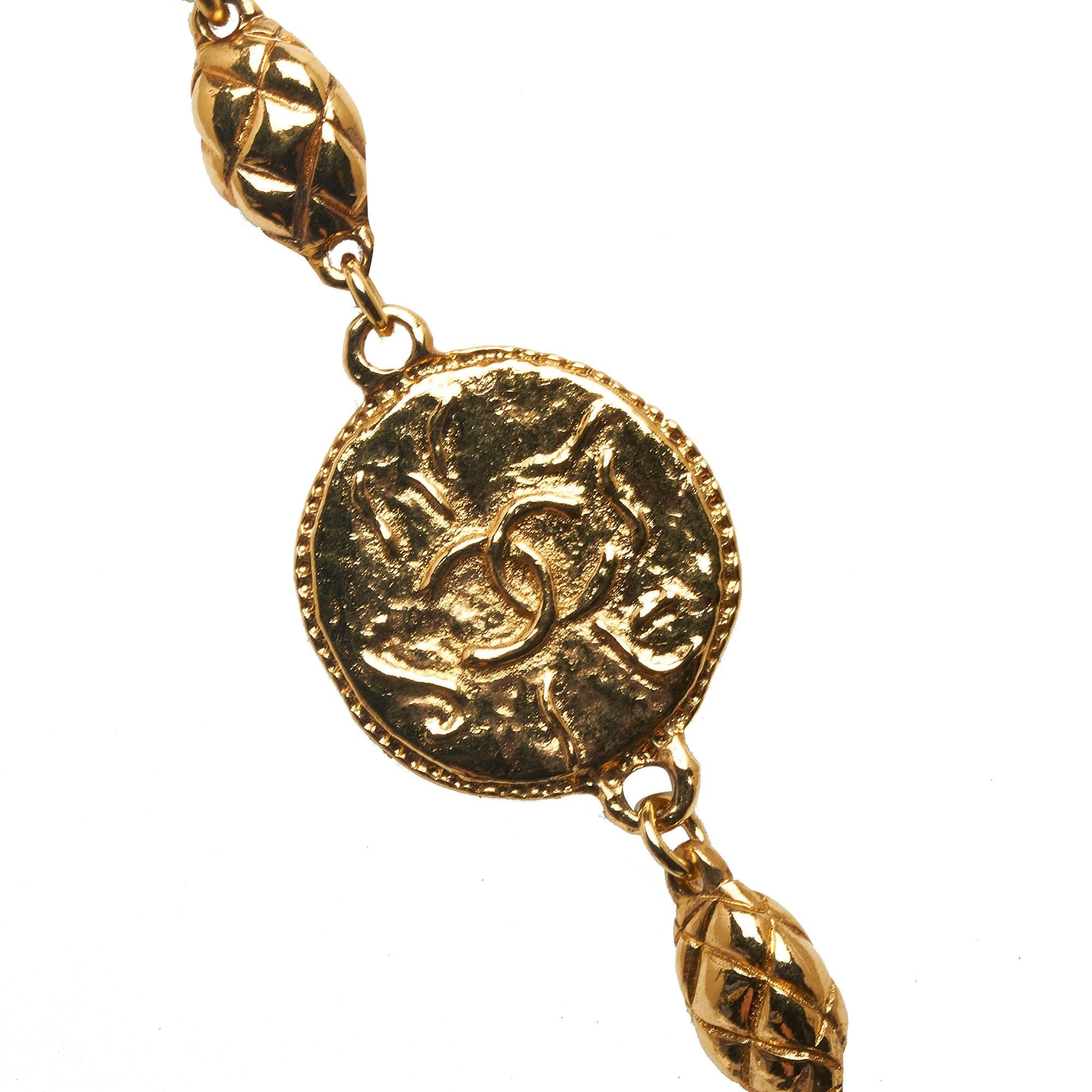 Chanel CC Medallion Necklace (SHG-dAzCeX)
