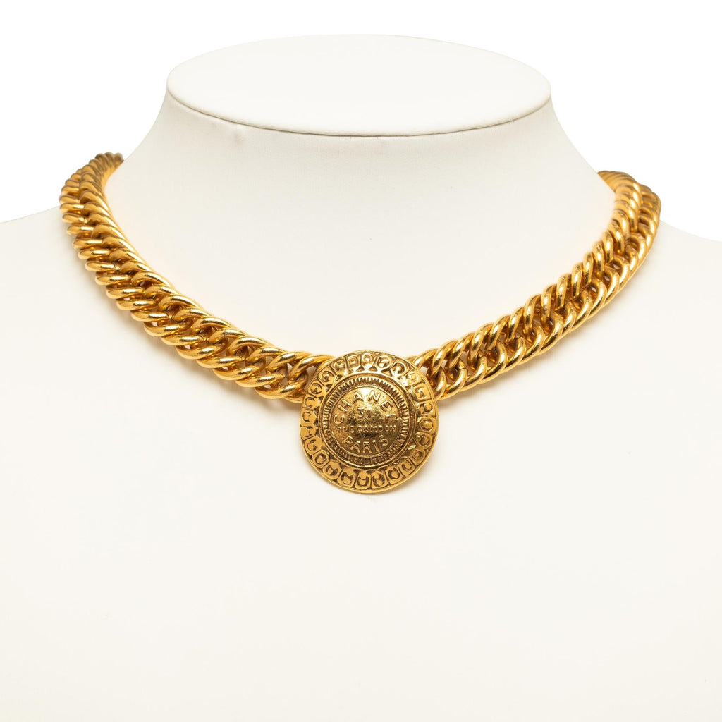 Chanel CC Medallion Pendant Necklace (SHG-p6R6u3)