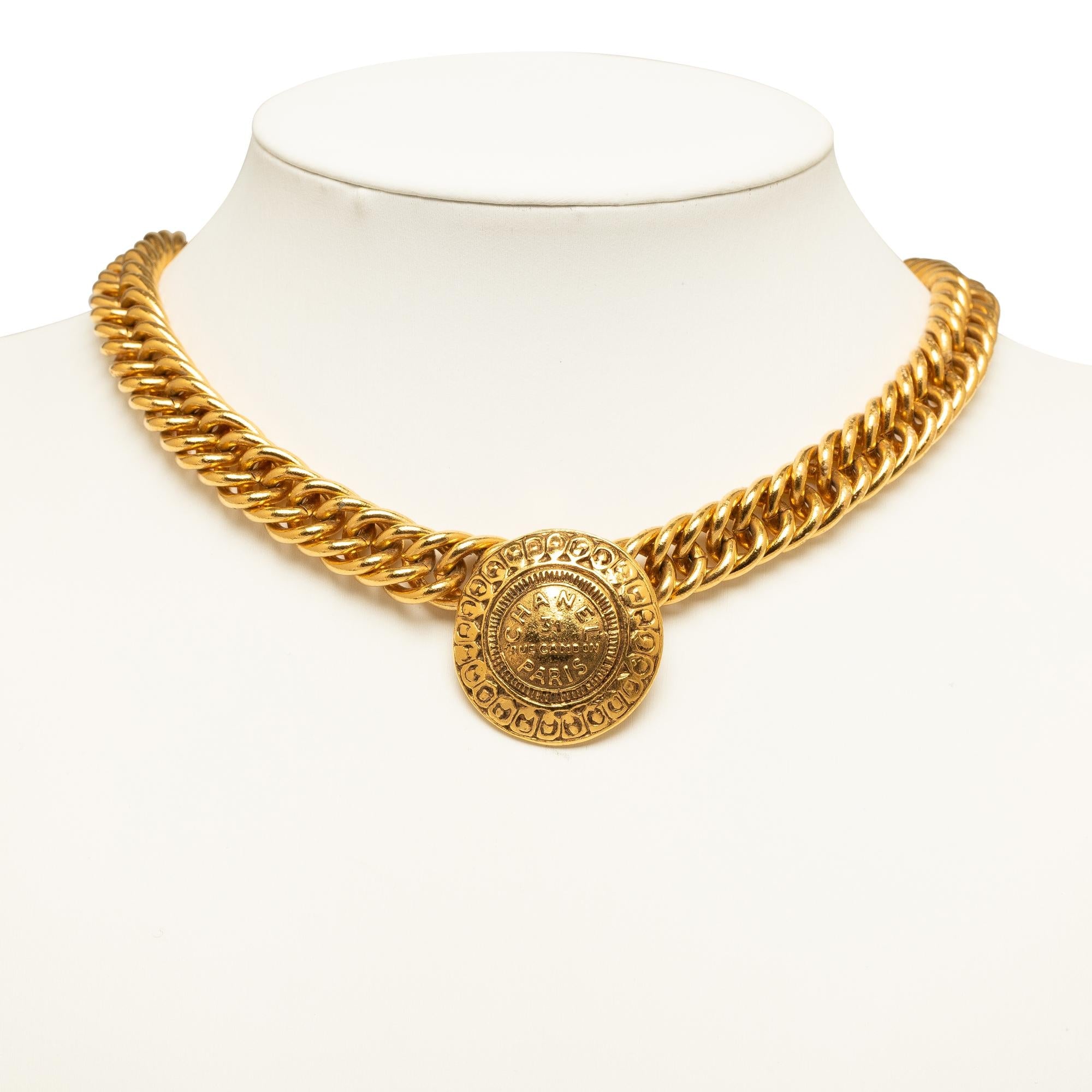 Chanel CC Medallion Pendant Necklace (SHG-p6R6u3)