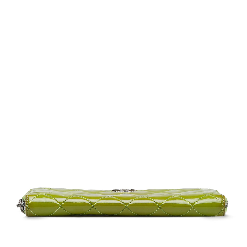 Chanel CC Patent Leather Zip Around Wallet (SHG-gN1VBT)
