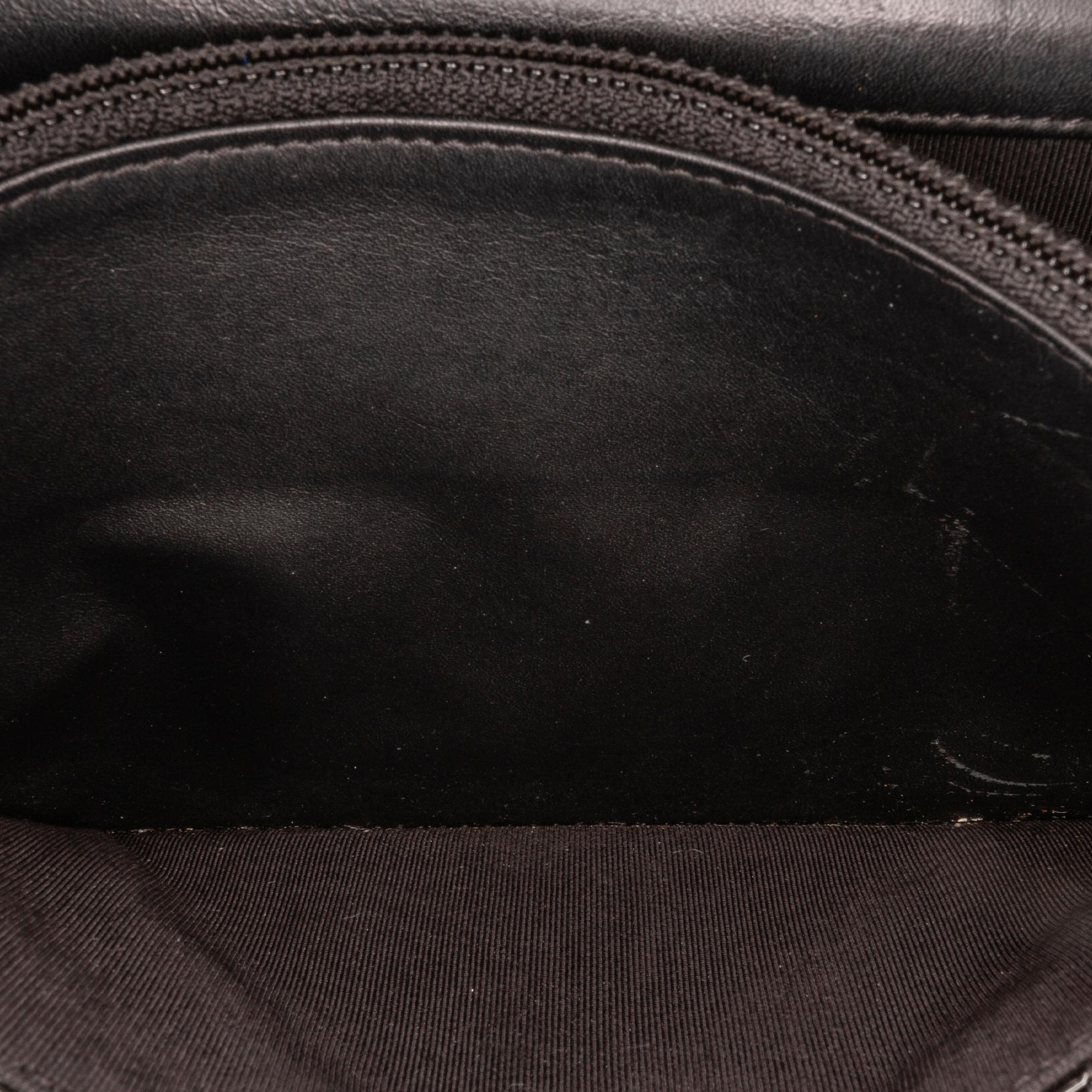 Chanel CC Patent Wallet on Chain (SHG-5idSOu)