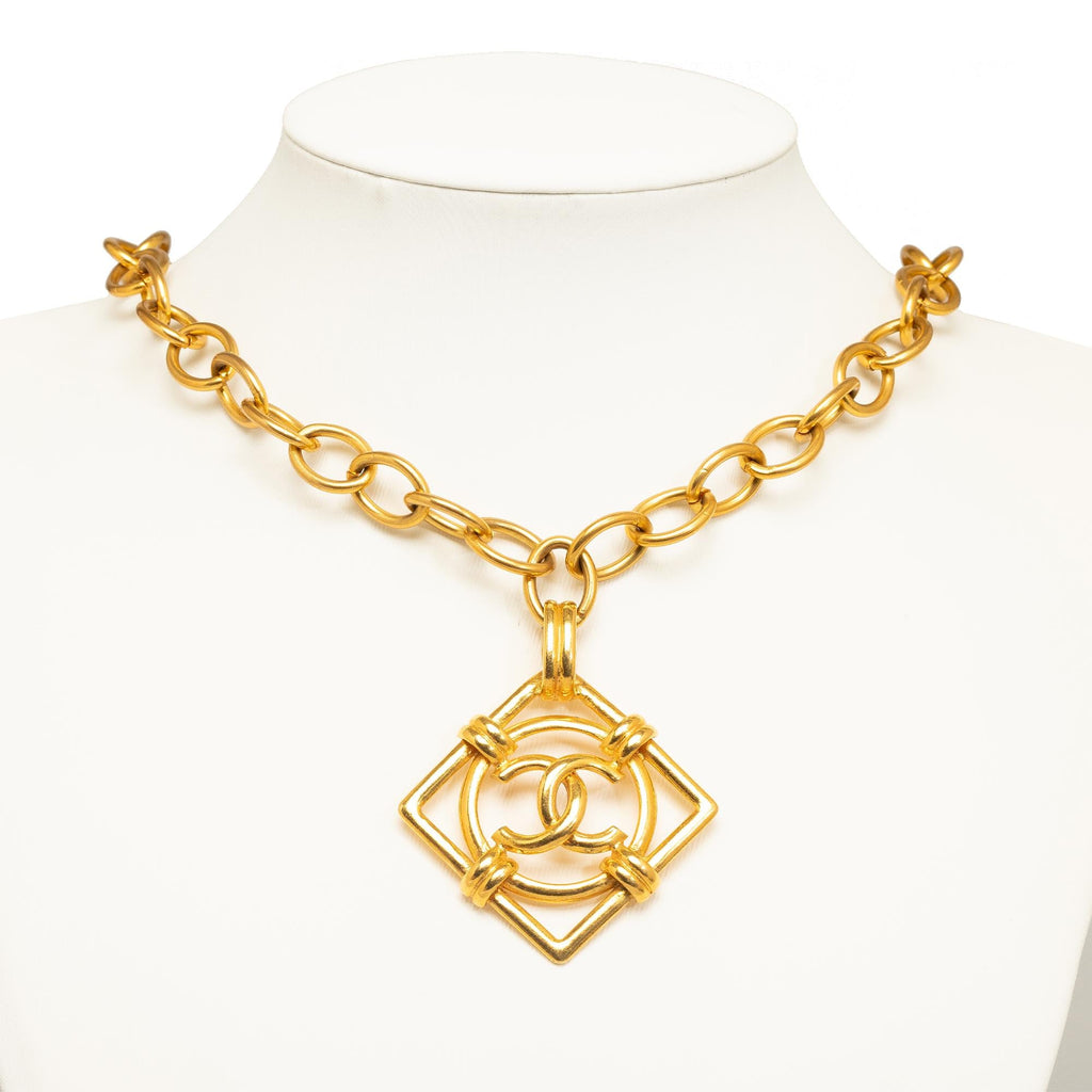 Chanel CC Pendant Necklace (SHG-zWrA6G)