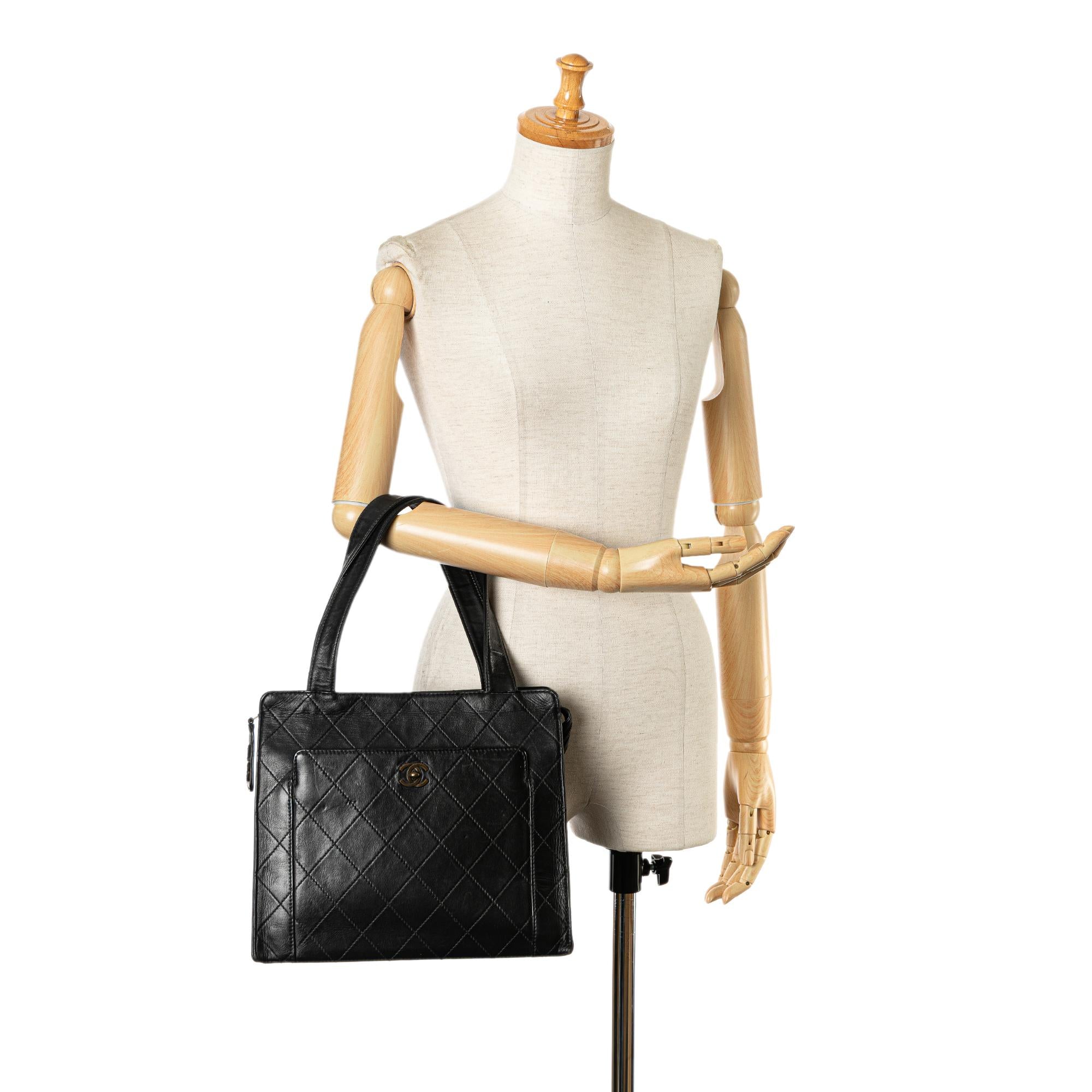 Chanel CC Quilted Calfskin Tote (SHG-iwtrUK)
