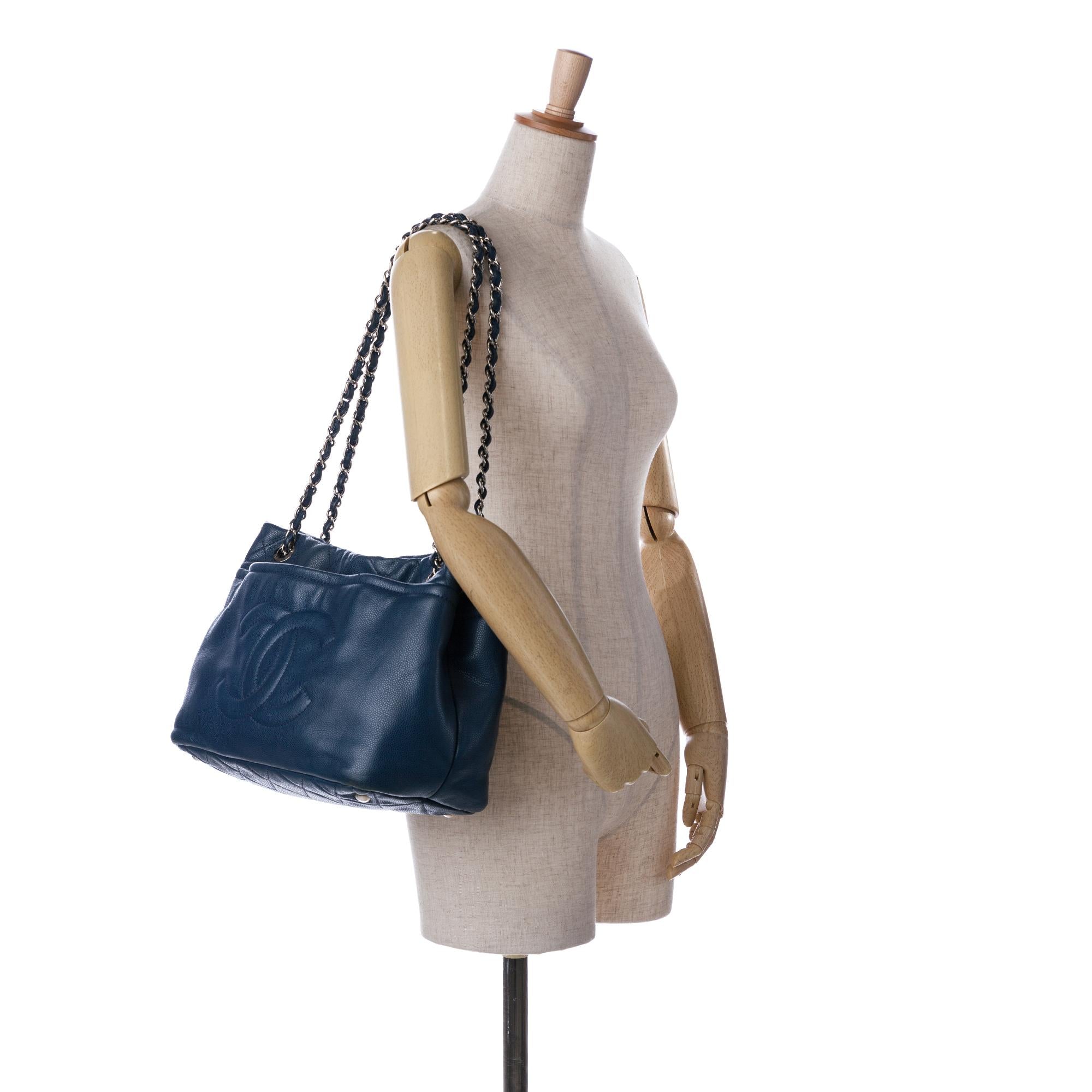 Chanel CC Quilted Caviar Chain Tote (SHG-z1vtYP)