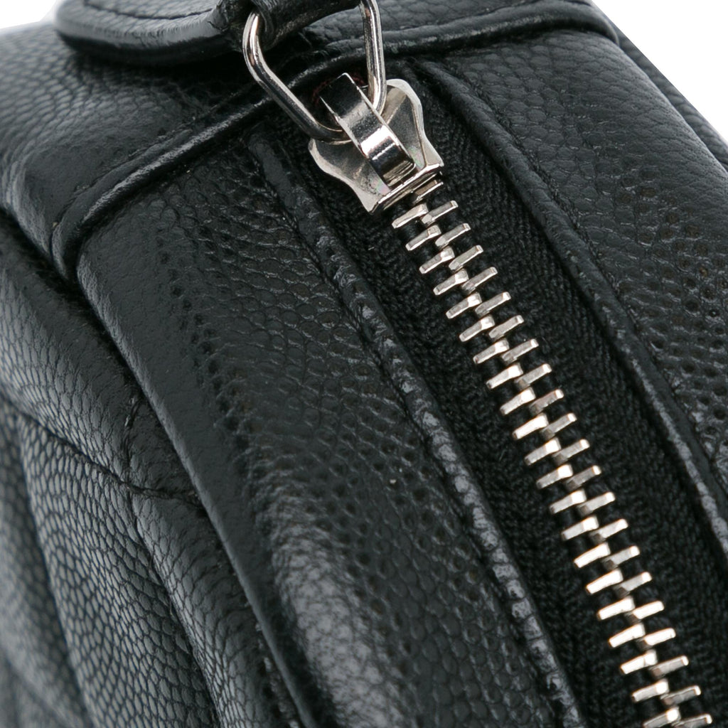 Chanel CC Quilted Caviar Round Clutch With Chain (SHG-jxh22e)