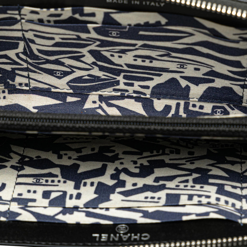 Chanel CC Quilted Caviar Zip Around Wallet (SHG-qgCY15)