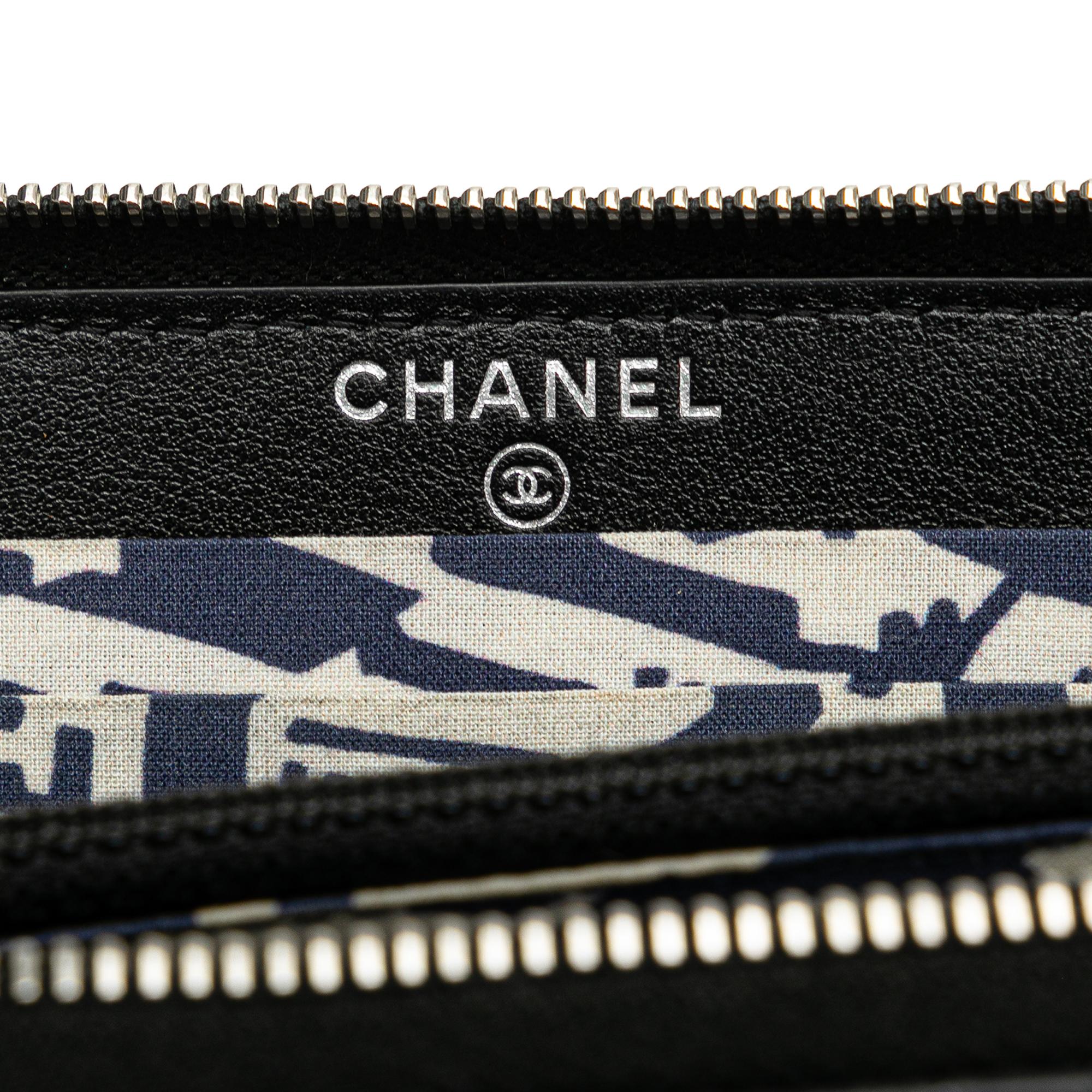 Chanel CC Quilted Caviar Zip Around Wallet (SHG-qgCY15)