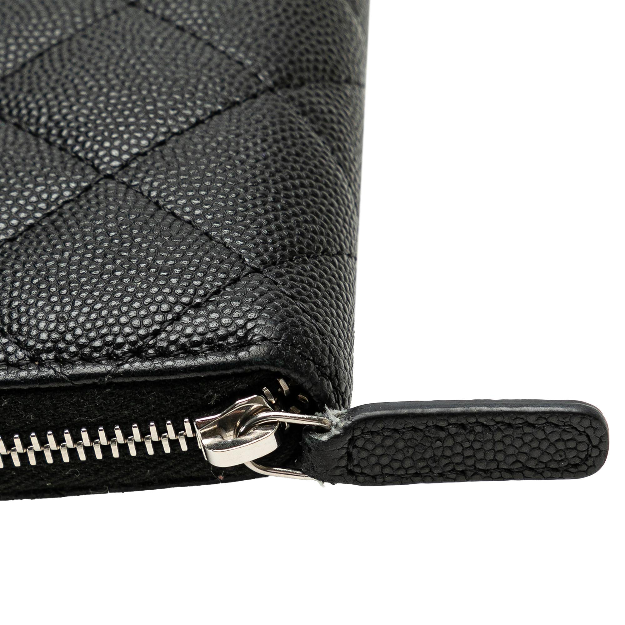 Chanel CC Quilted Caviar Zip Around Wallet (SHG-qgCY15)
