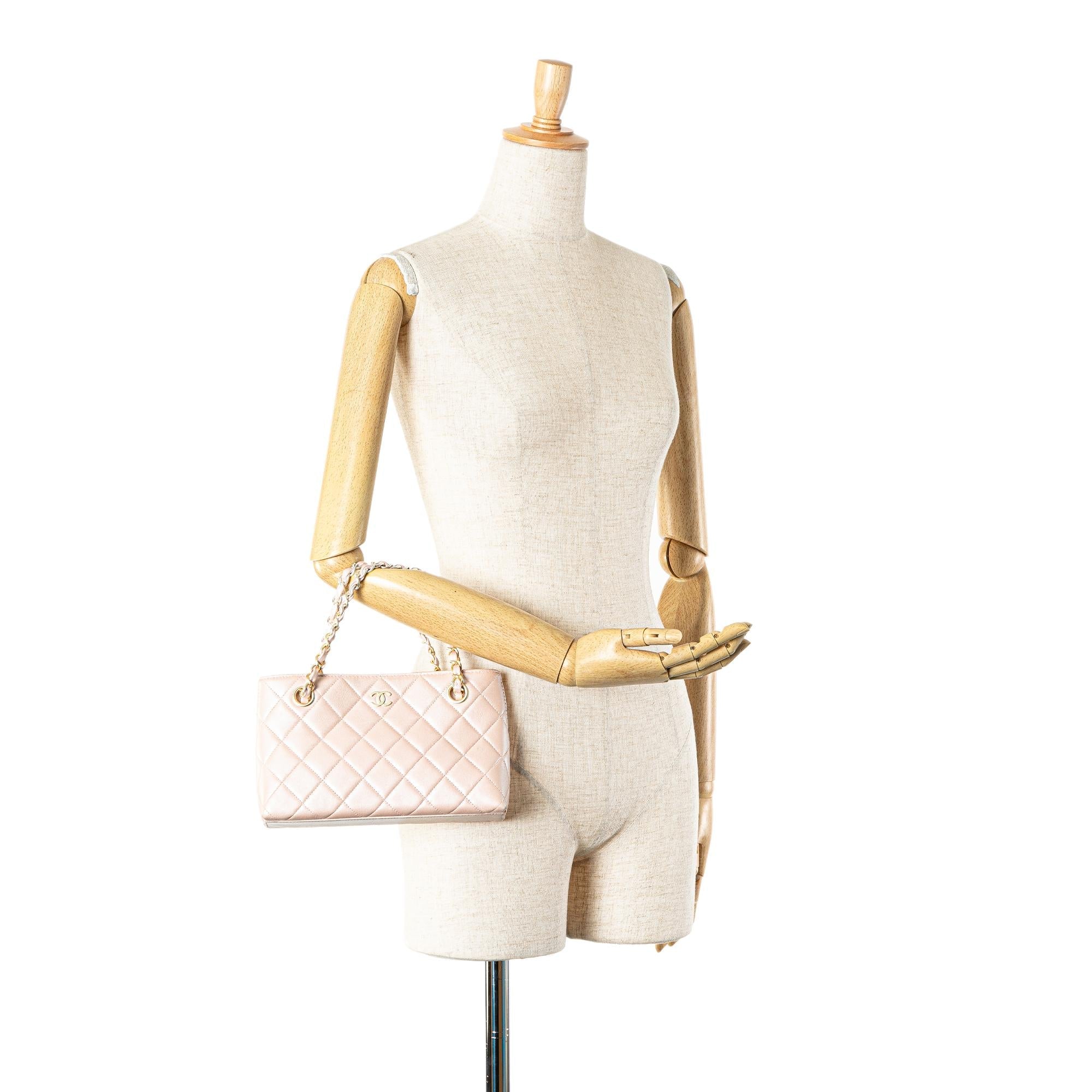 Chanel CC Quilted Irisdescent Lambskin Chain Handbag
