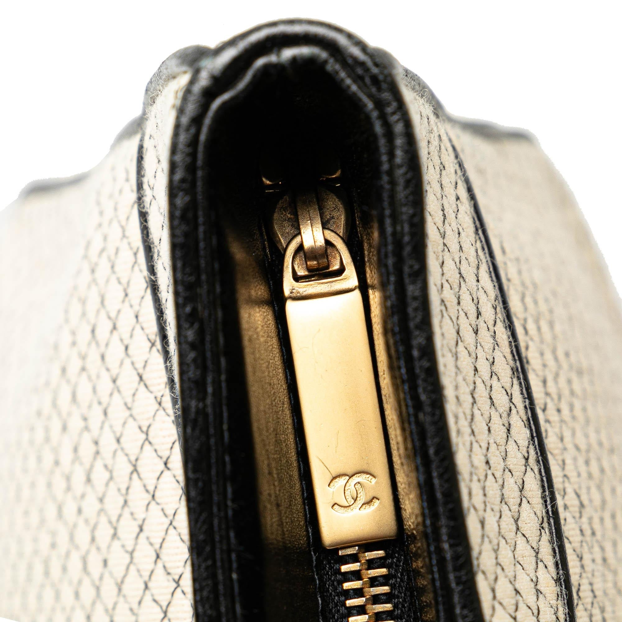 Chanel CC Quilted Jersey Tote (SHG-eUjRMY)