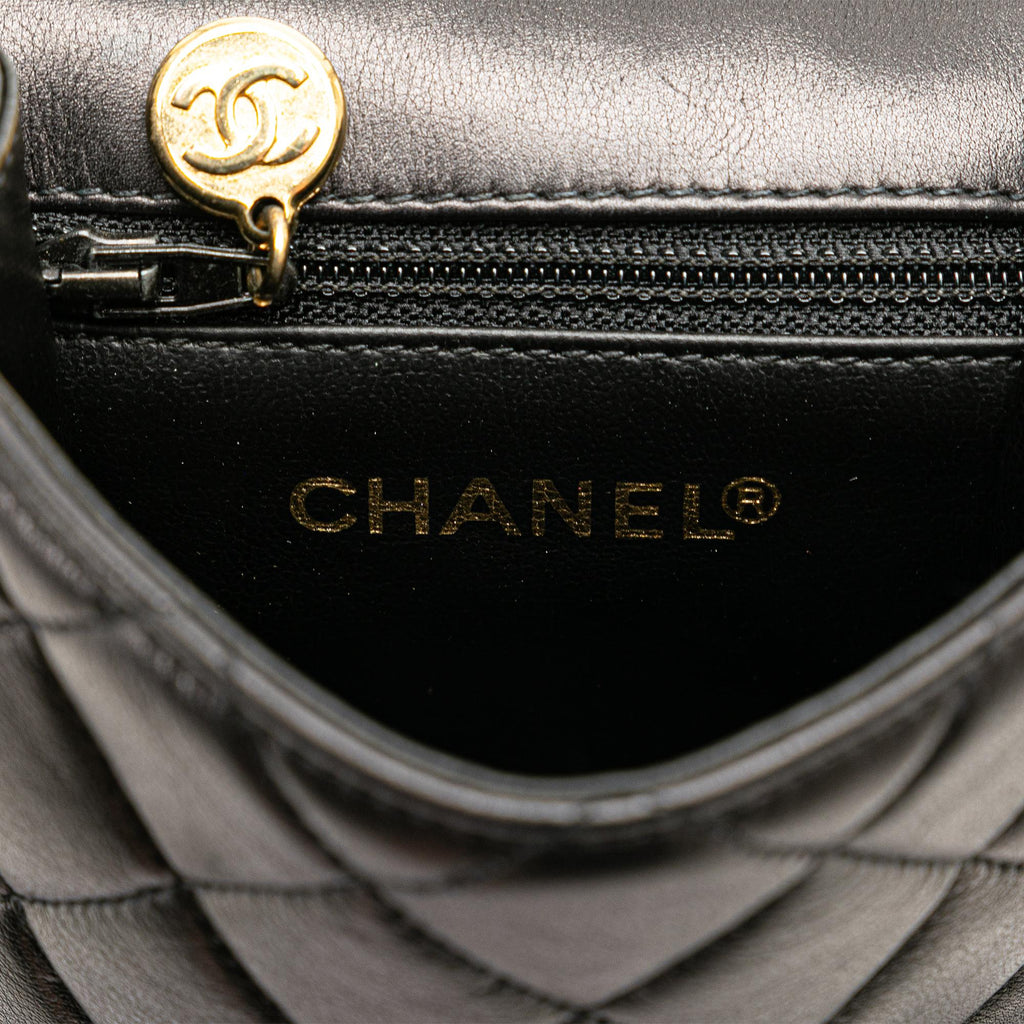 Chanel CC Quilted Lambskin Belt Bag (SHG-GMYcCg)