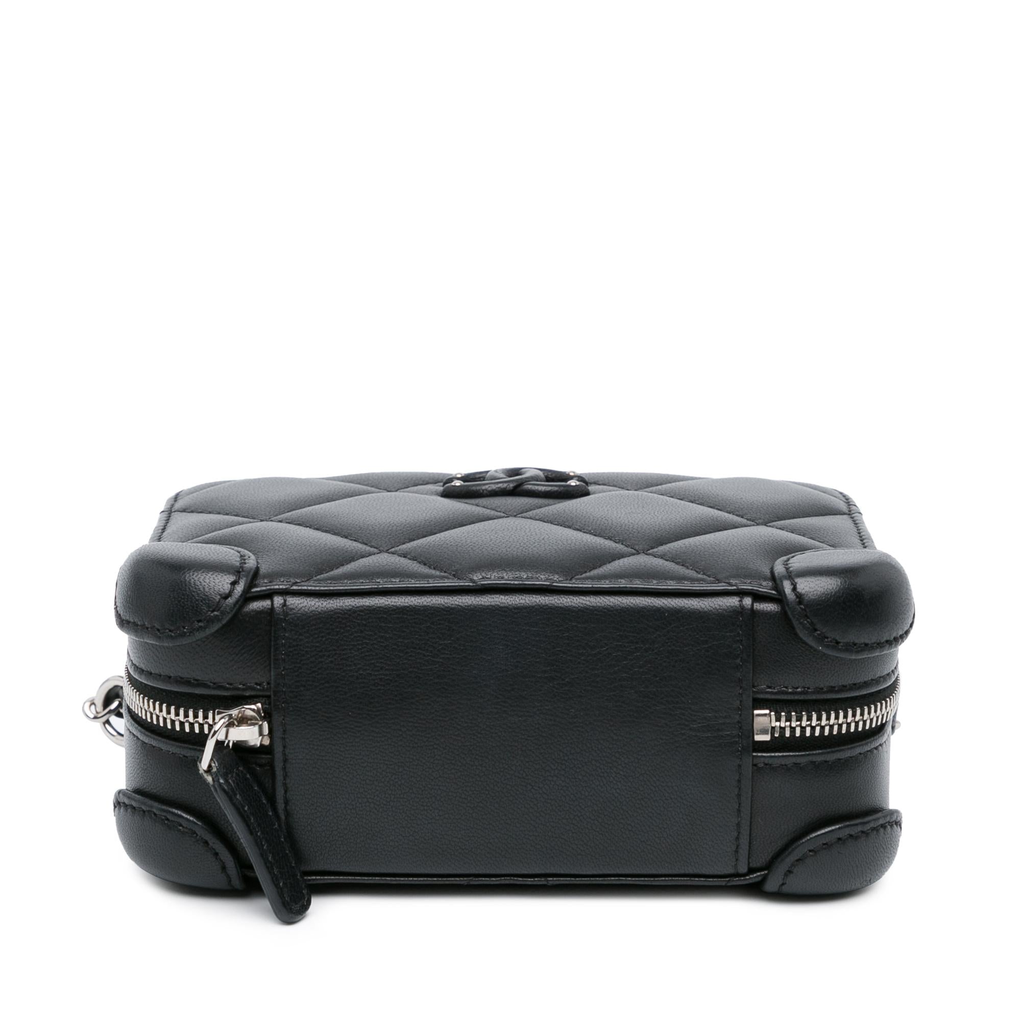 Chanel CC Quilted Lambskin Camera Case (SHG-93PTRz)