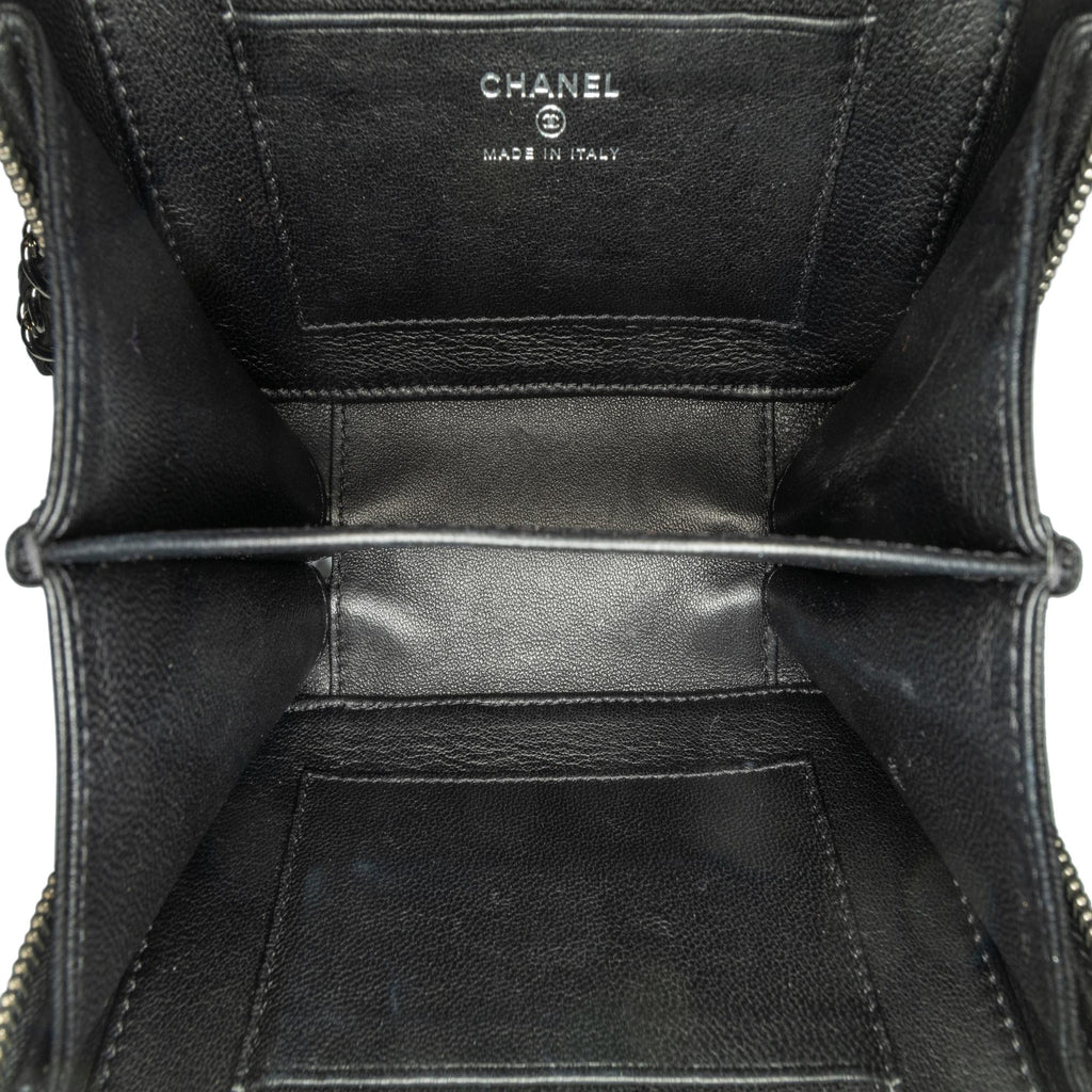 Chanel CC Quilted Lambskin Camera Case (SHG-93PTRz)