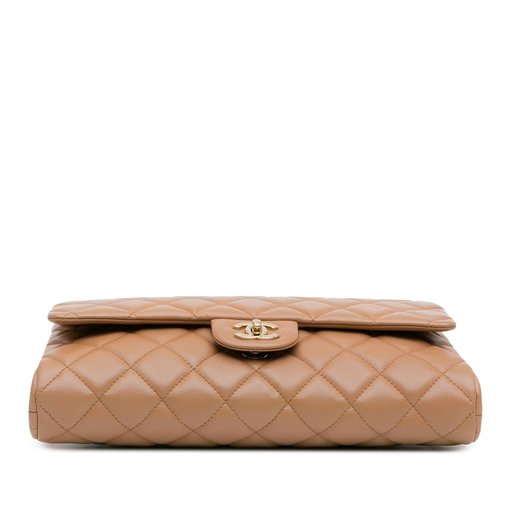 Chanel CC Quilted Lambskin Clutch With Chain (SHG-1pgPyi)