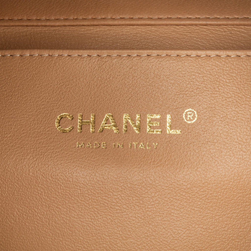 Chanel CC Quilted Lambskin Clutch With Chain (SHG-1pgPyi)