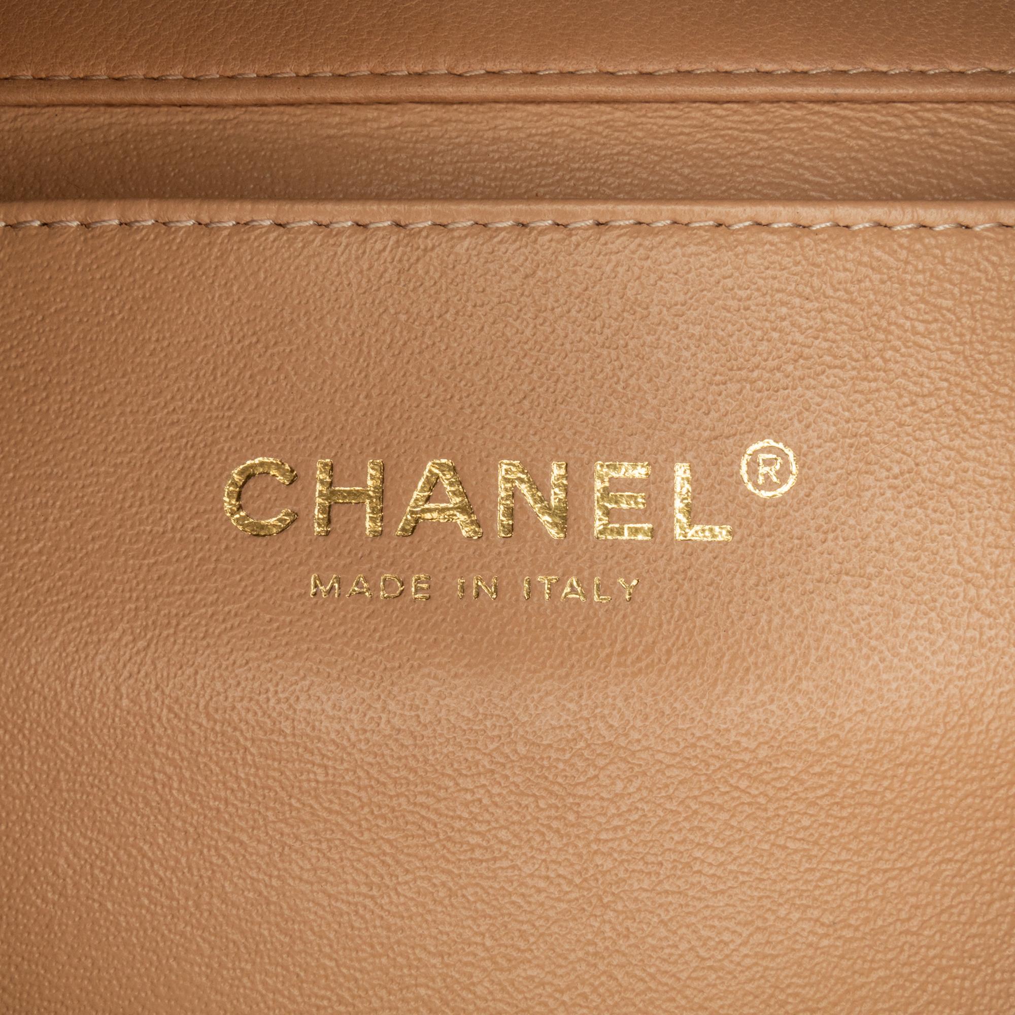 Chanel CC Quilted Lambskin Clutch With Chain (SHG-1pgPyi)