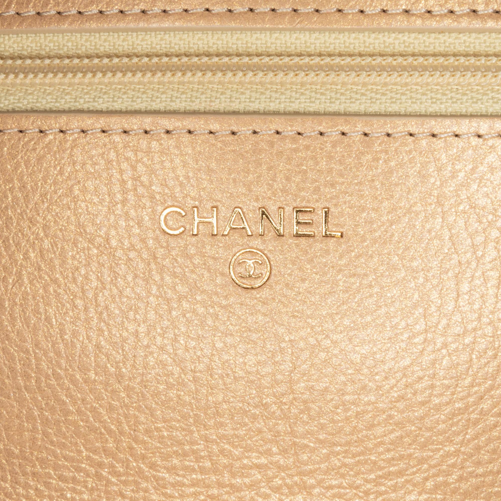 Chanel CC Quilted Lambskin Coin Charm Wallet on Chain (SHG-cXVvnN)
