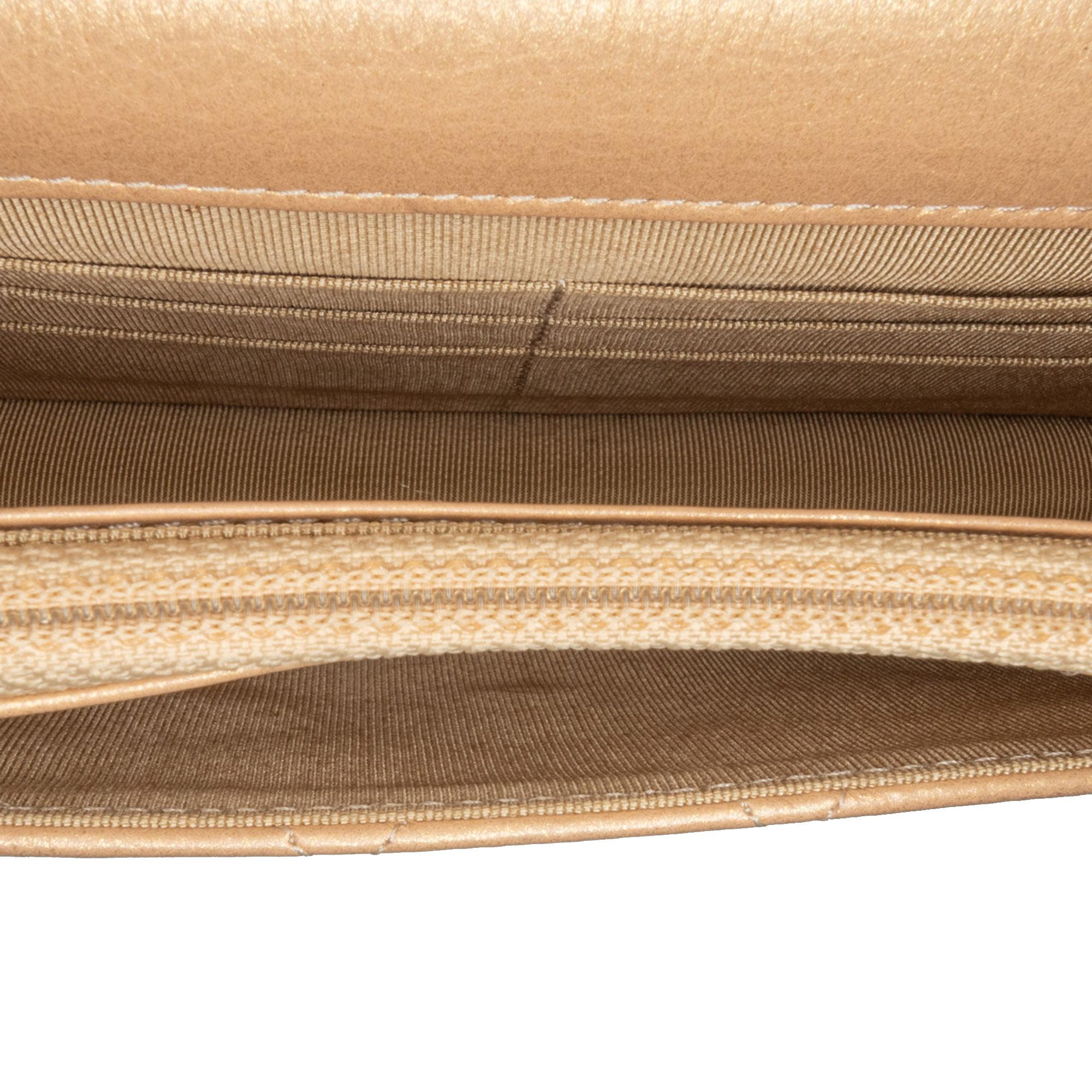Chanel CC Quilted Lambskin Coin Charm Wallet on Chain (SHG-cXVvnN)