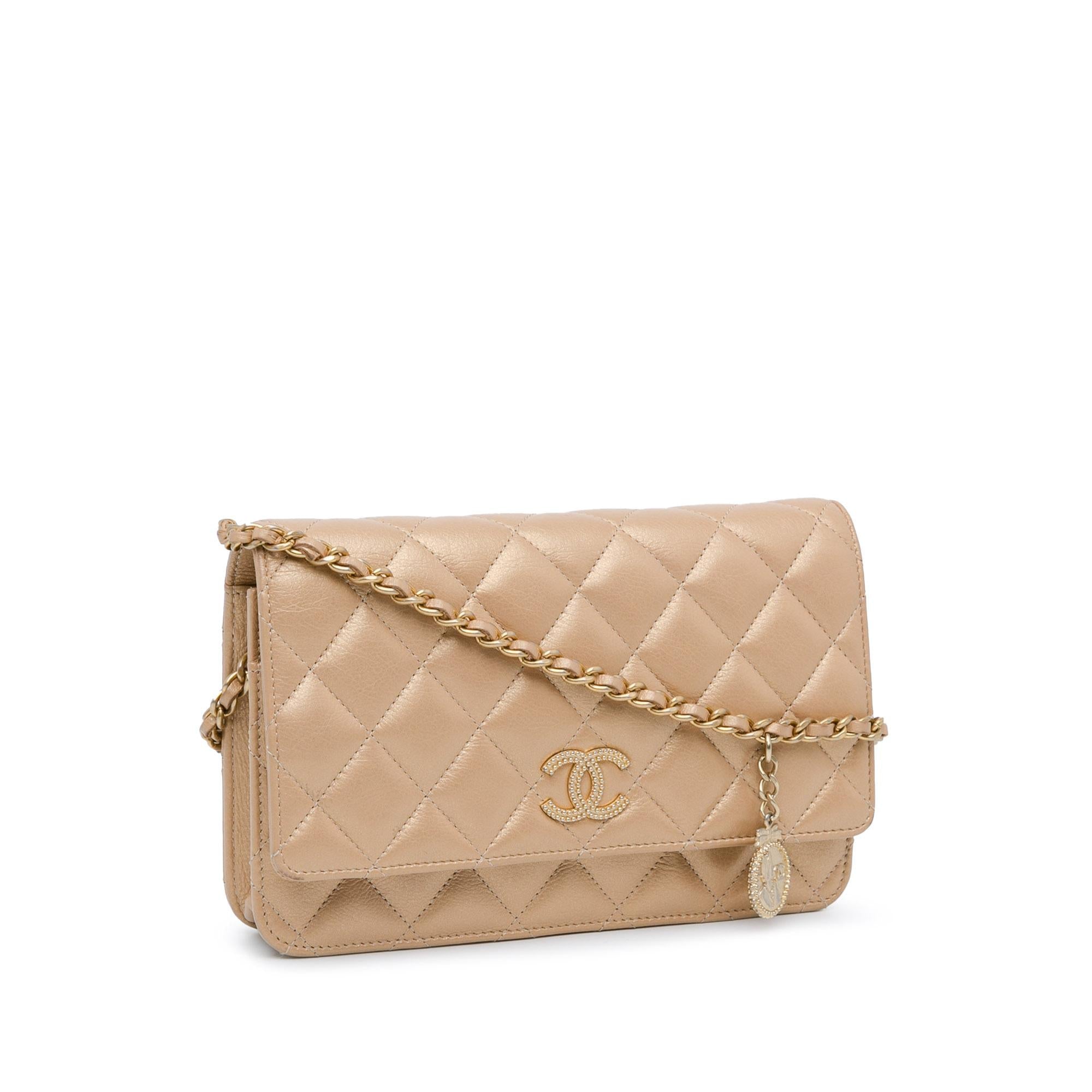 Chanel CC Quilted Lambskin Coin Charm Wallet on Chain (SHG-cXVvnN)