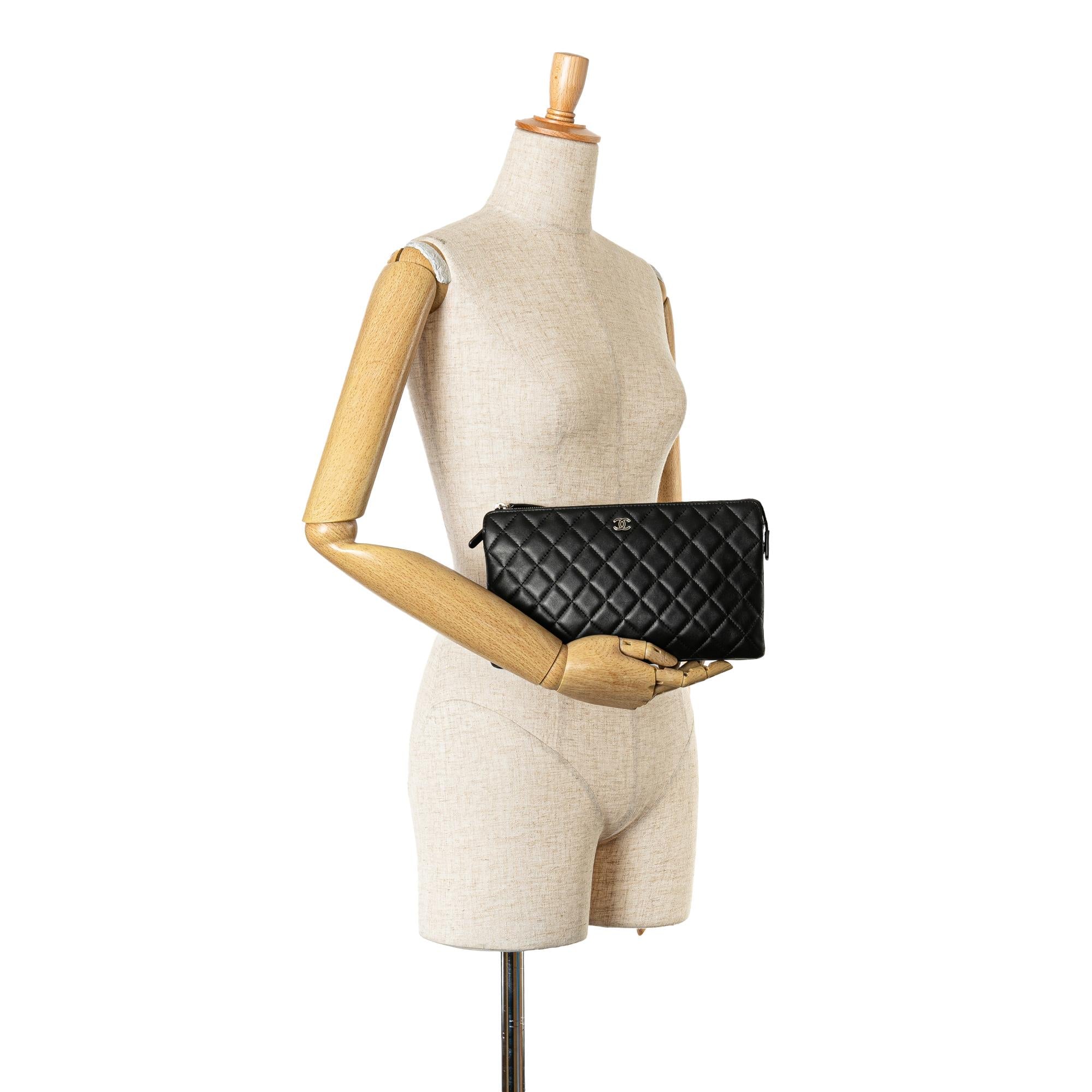 Chanel CC Quilted Lambskin Double Zip Clutch (SHG-9zutGz)