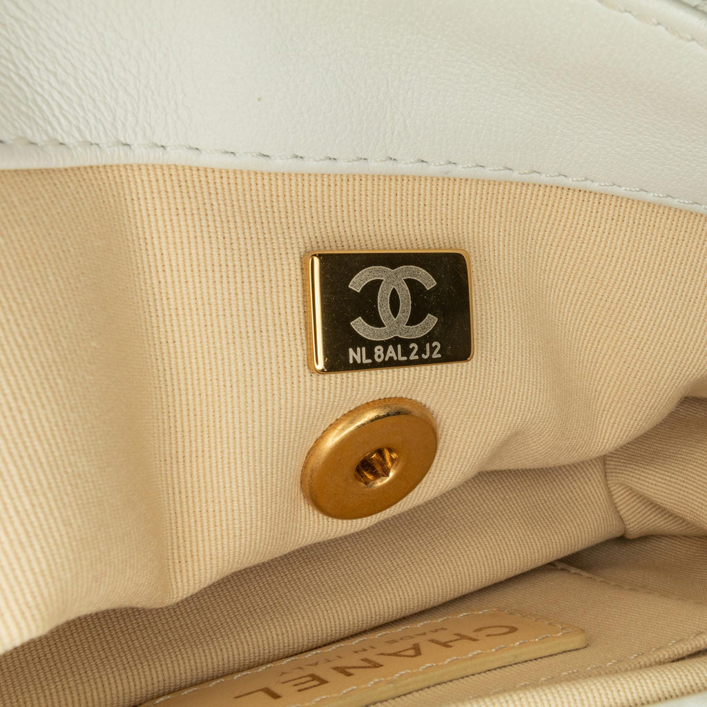 Chanel CC Quilted Lambskin Flap (SHG-8guI4k)