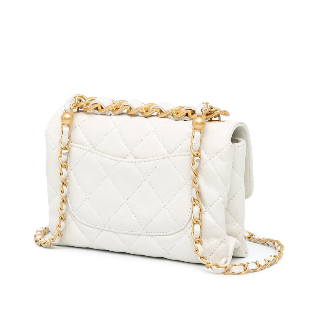 Chanel CC Quilted Lambskin Flap (SHG-8guI4k)