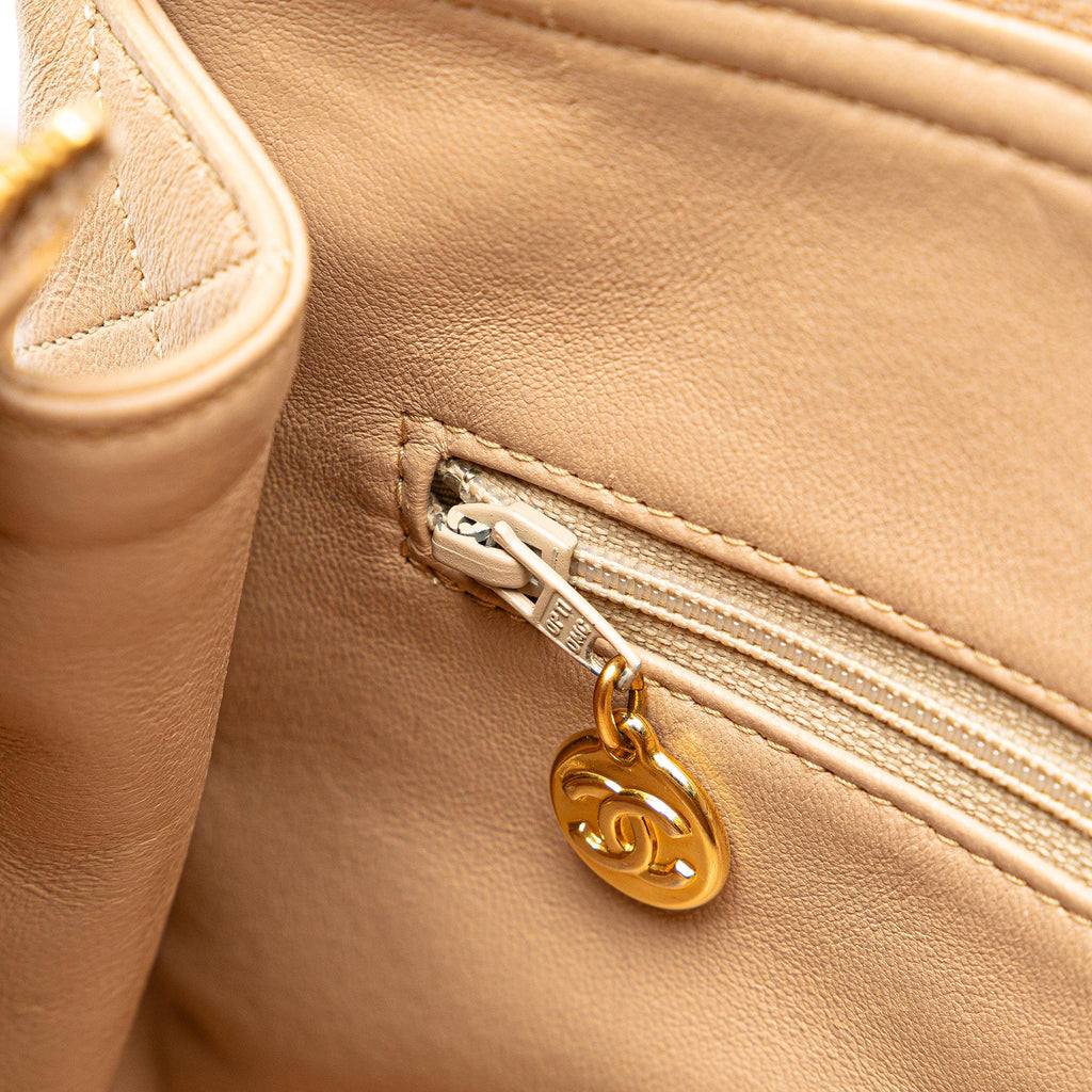 Chanel CC Quilted Lambskin Front Pocket Crossbody (SHG-m7G46D)