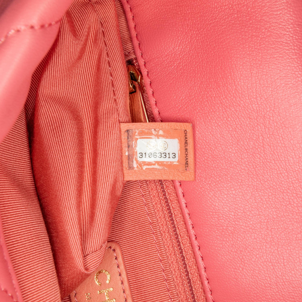 Chanel CC Quilted Lambskin Logo Chain Flap (SHG-Q5syAA)