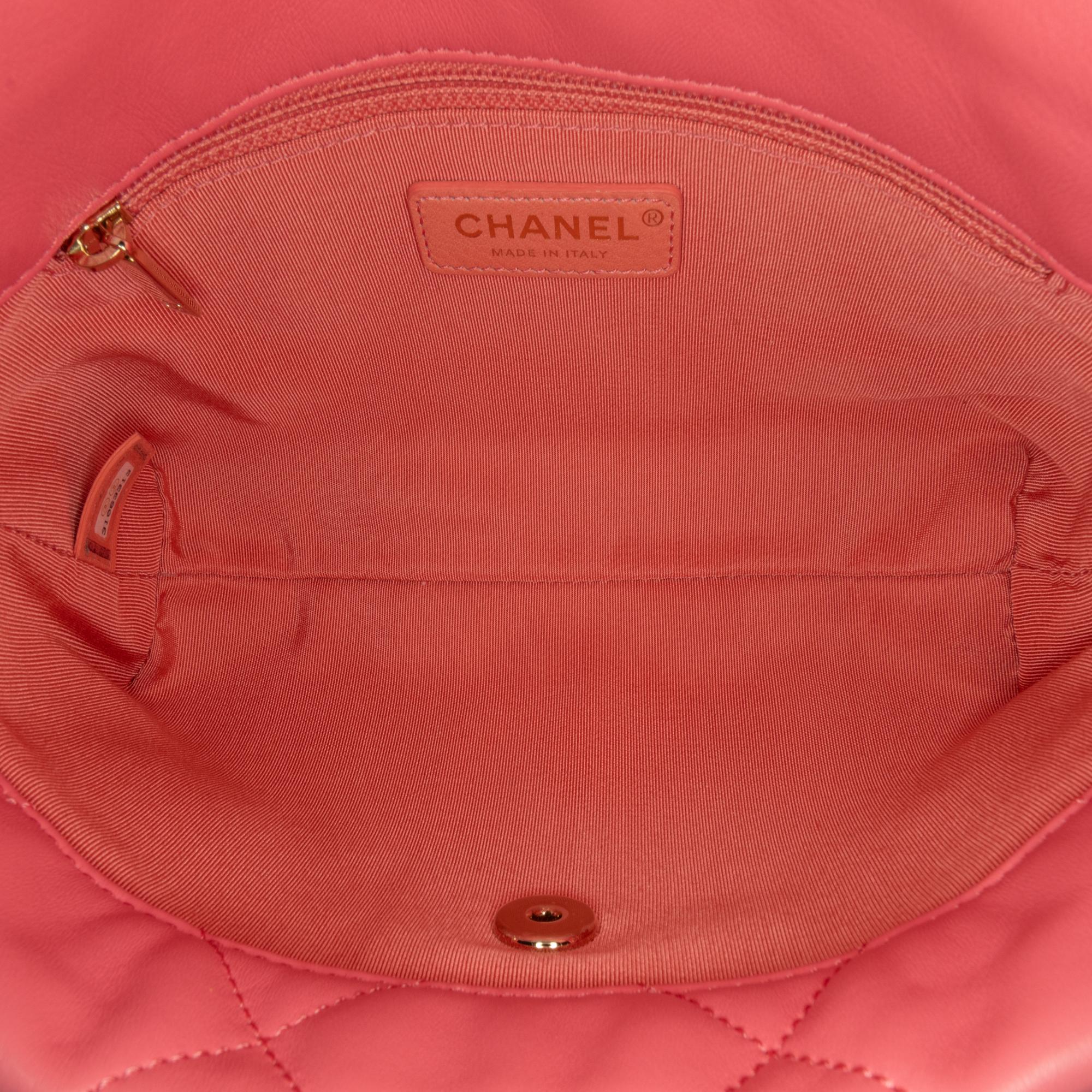 Chanel CC Quilted Lambskin Logo Chain Flap (SHG-Q5syAA)