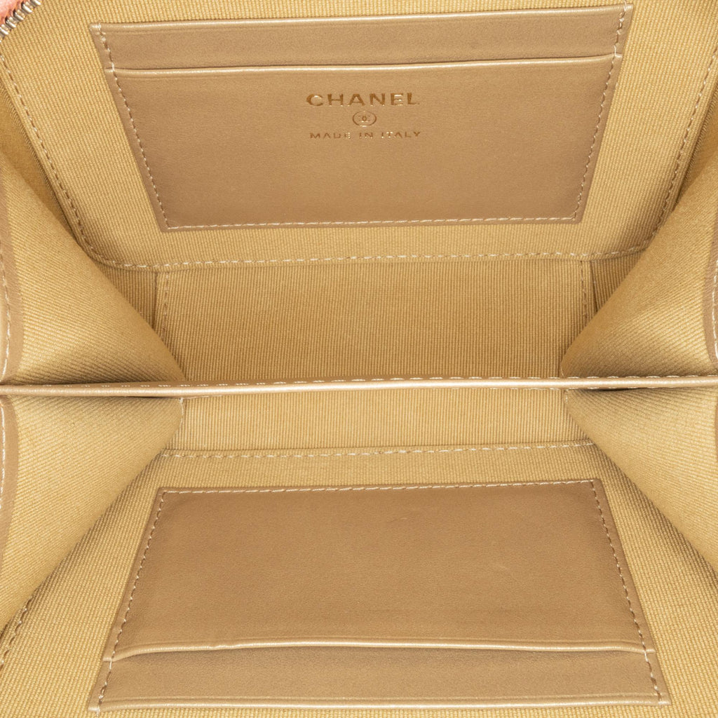 Chanel CC Quilted Lambskin Pearl Crush Camera Bag (SHG-CAgK7A)