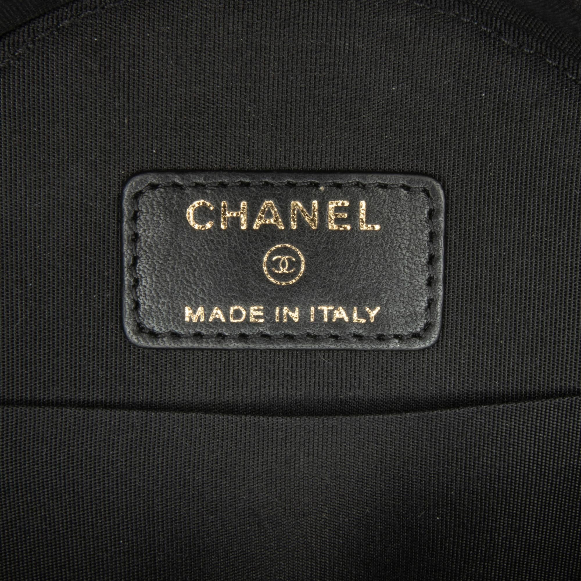 Chanel CC Quilted Lambskin Ribbon Round Clutch With Chain (SHG-oOGi2u)