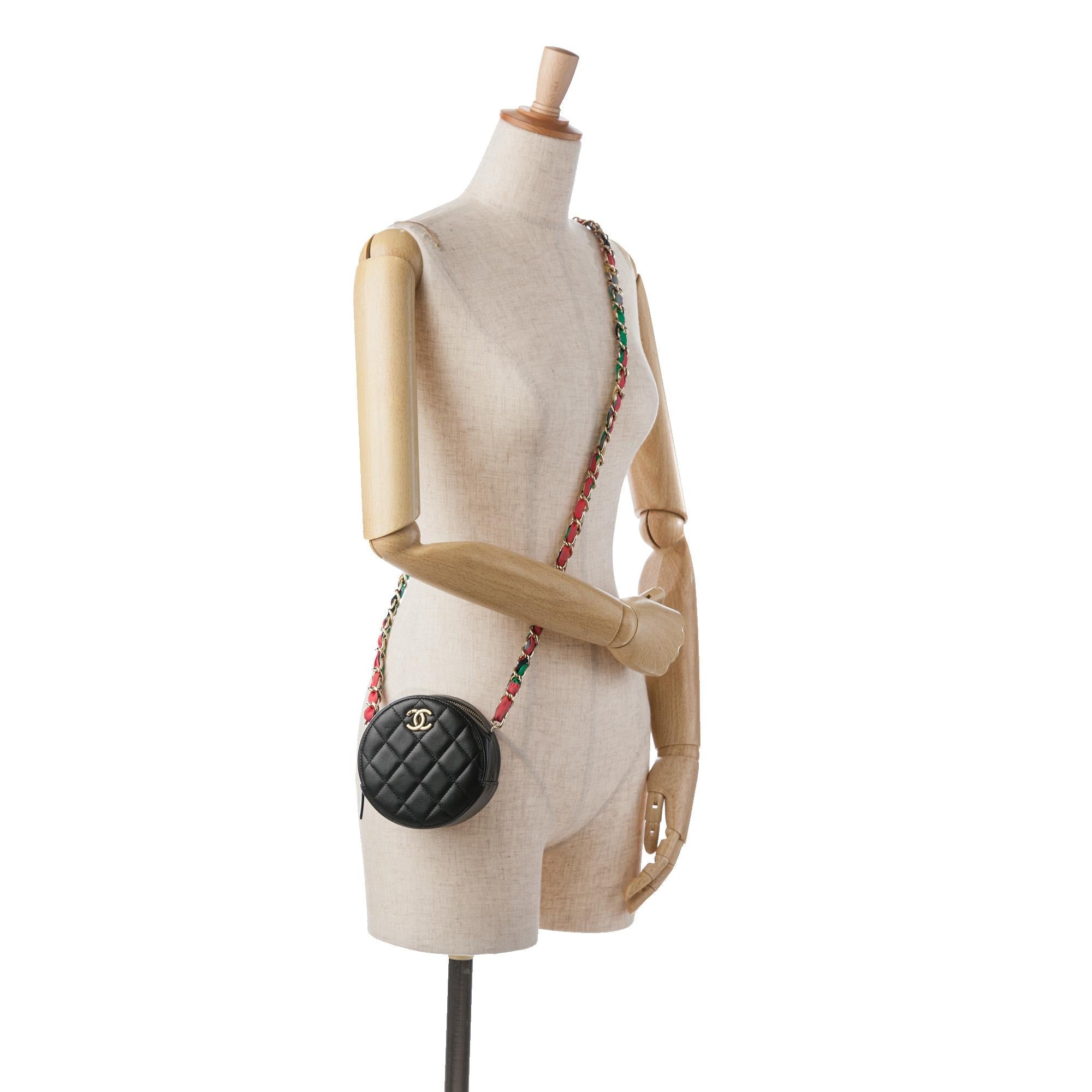 Chanel CC Quilted Lambskin Ribbon Round Clutch With Chain (SHG-oOGi2u)