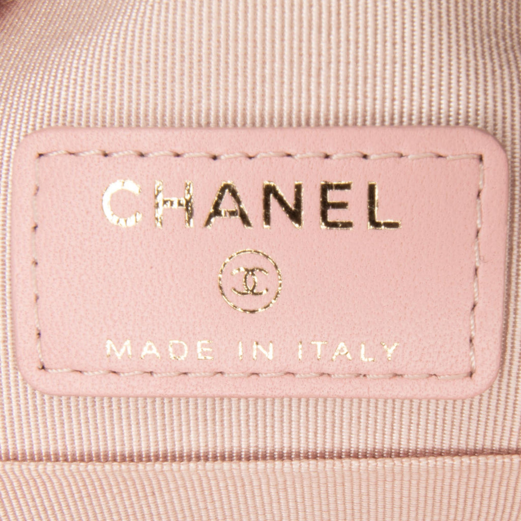 Chanel CC Quilted Lambskin Round Crossbody (SHG-pQfxfH)