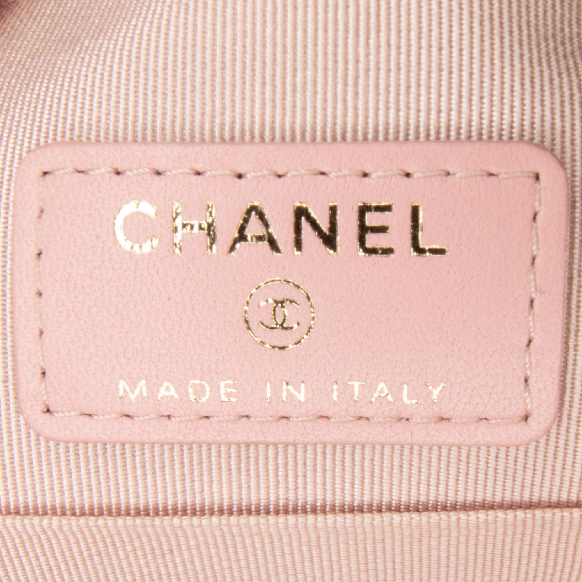 Chanel CC Quilted Lambskin Round Crossbody (SHG-pQfxfH)