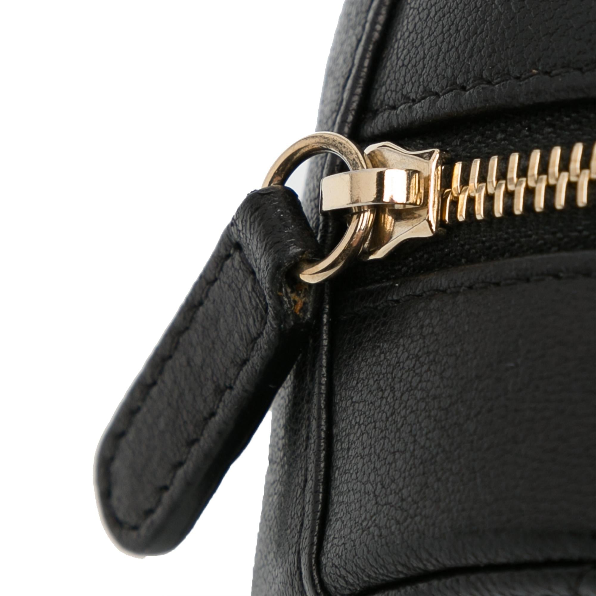 Chanel CC Quilted Lambskin Round Crossbody (SHG-33ZDhg)