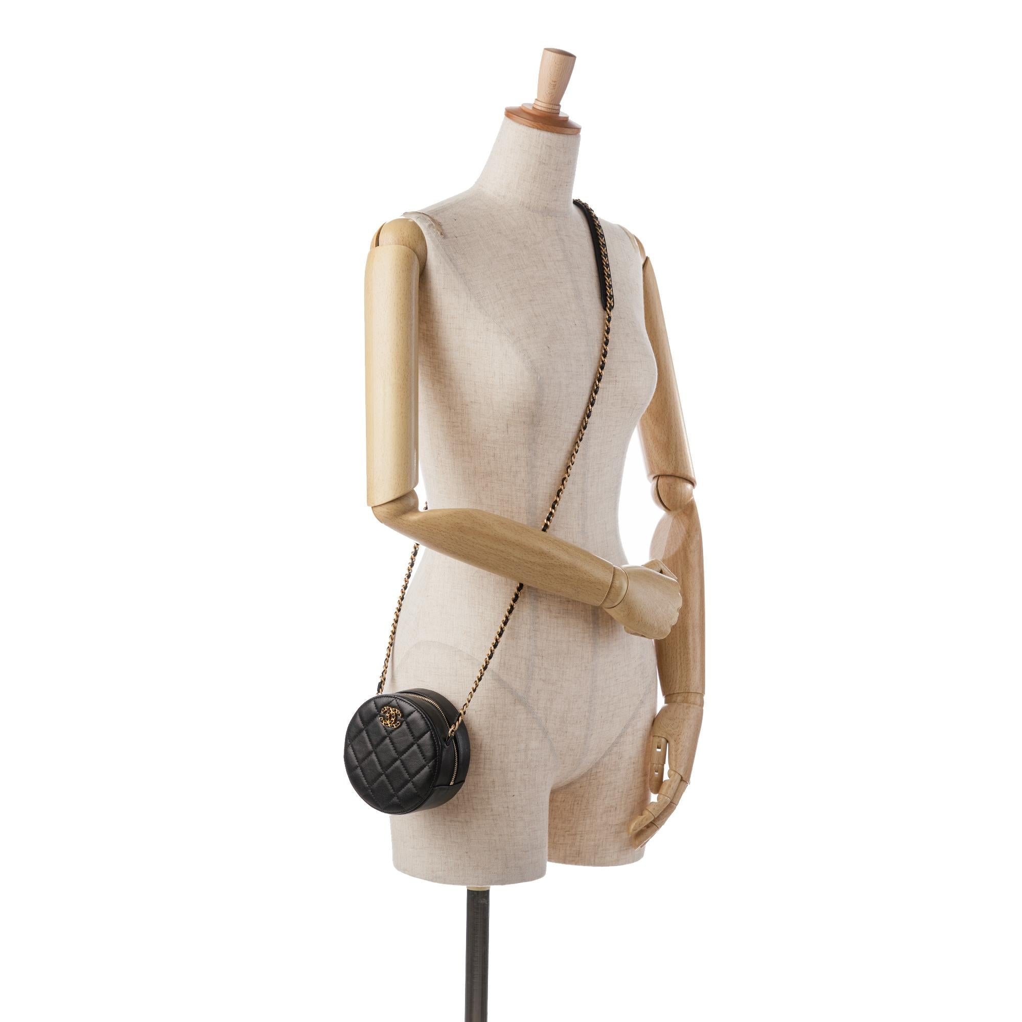 Chanel CC Quilted Lambskin Round Crossbody (SHG-33ZDhg)