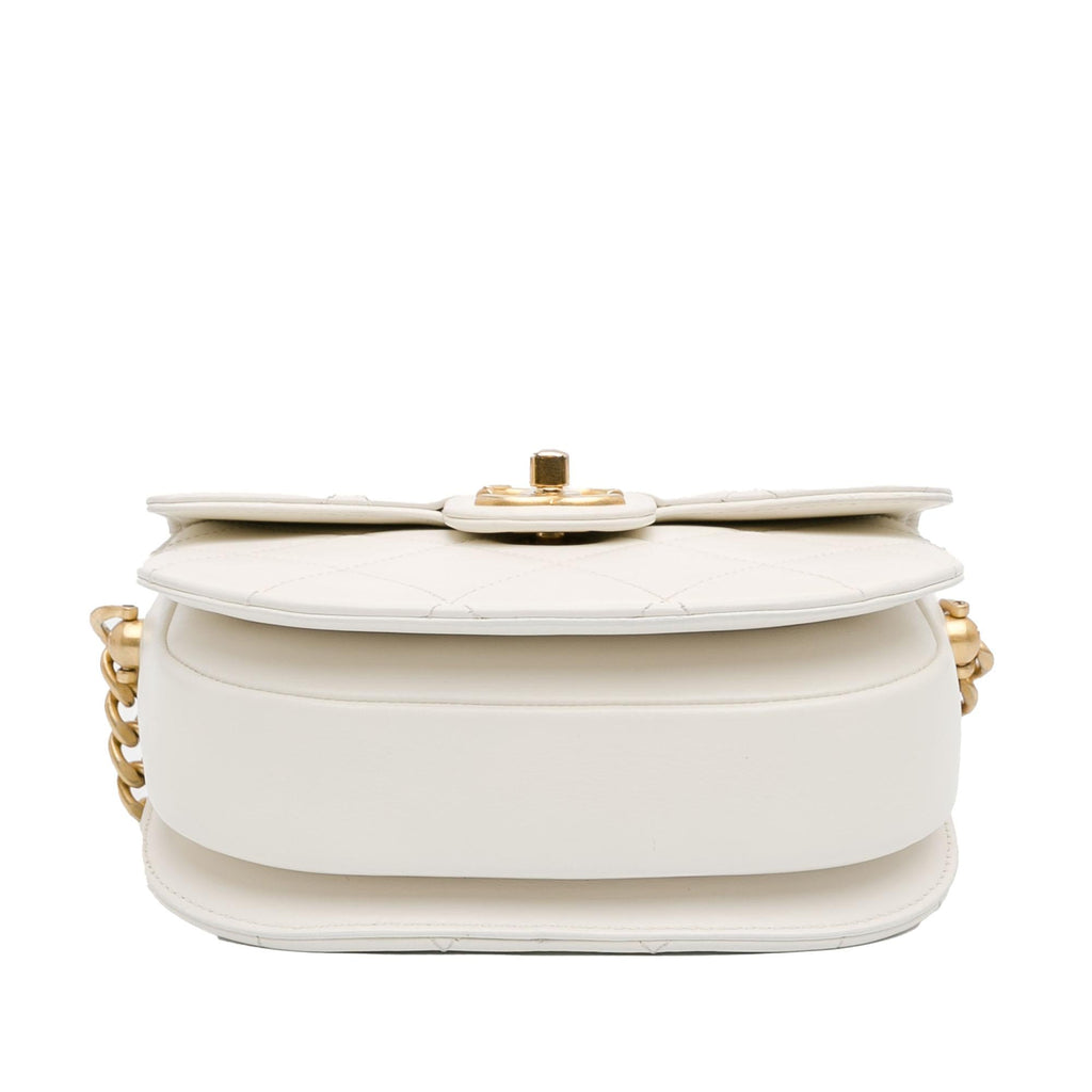 Chanel CC Quilted Lambskin Round Moon Messenger Flap (SHG-ZHZyok)