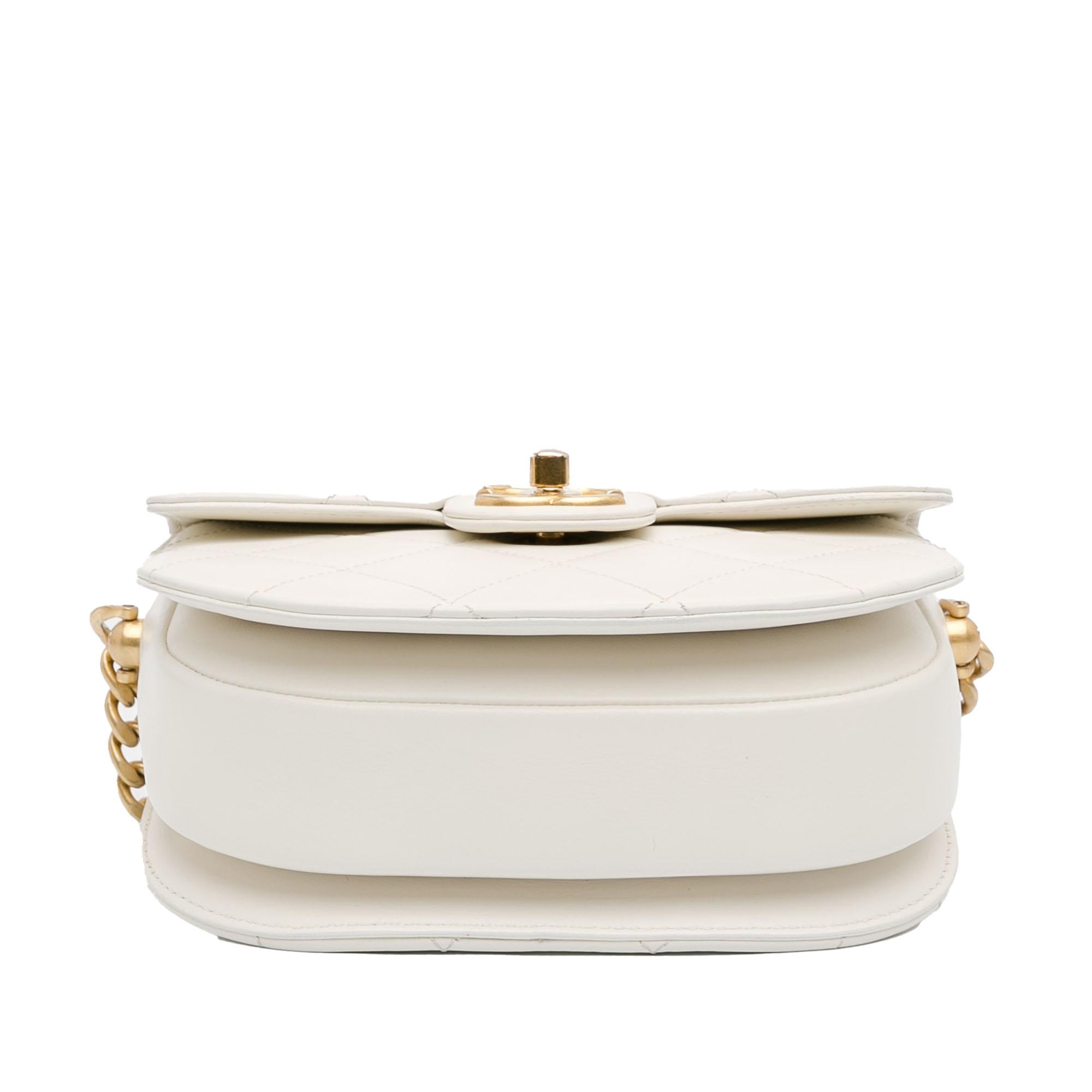 Chanel CC Quilted Lambskin Round Moon Messenger Flap (SHG-ZHZyok)