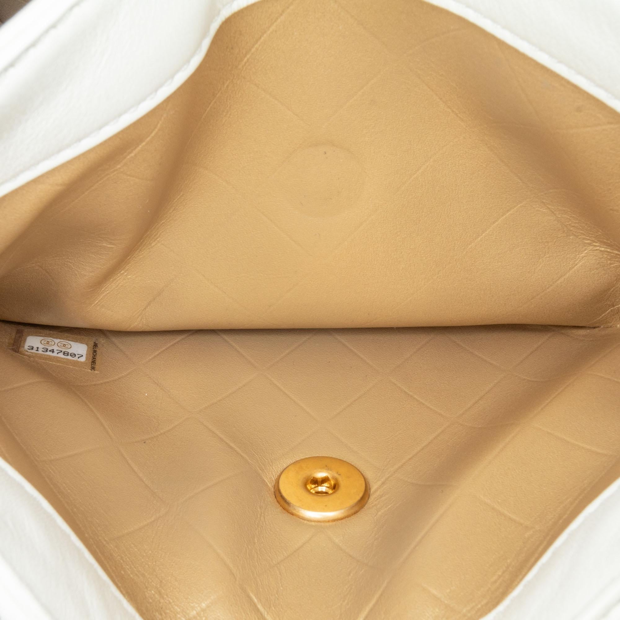 Chanel CC Quilted Lambskin Round Moon Messenger Flap (SHG-ZHZyok)