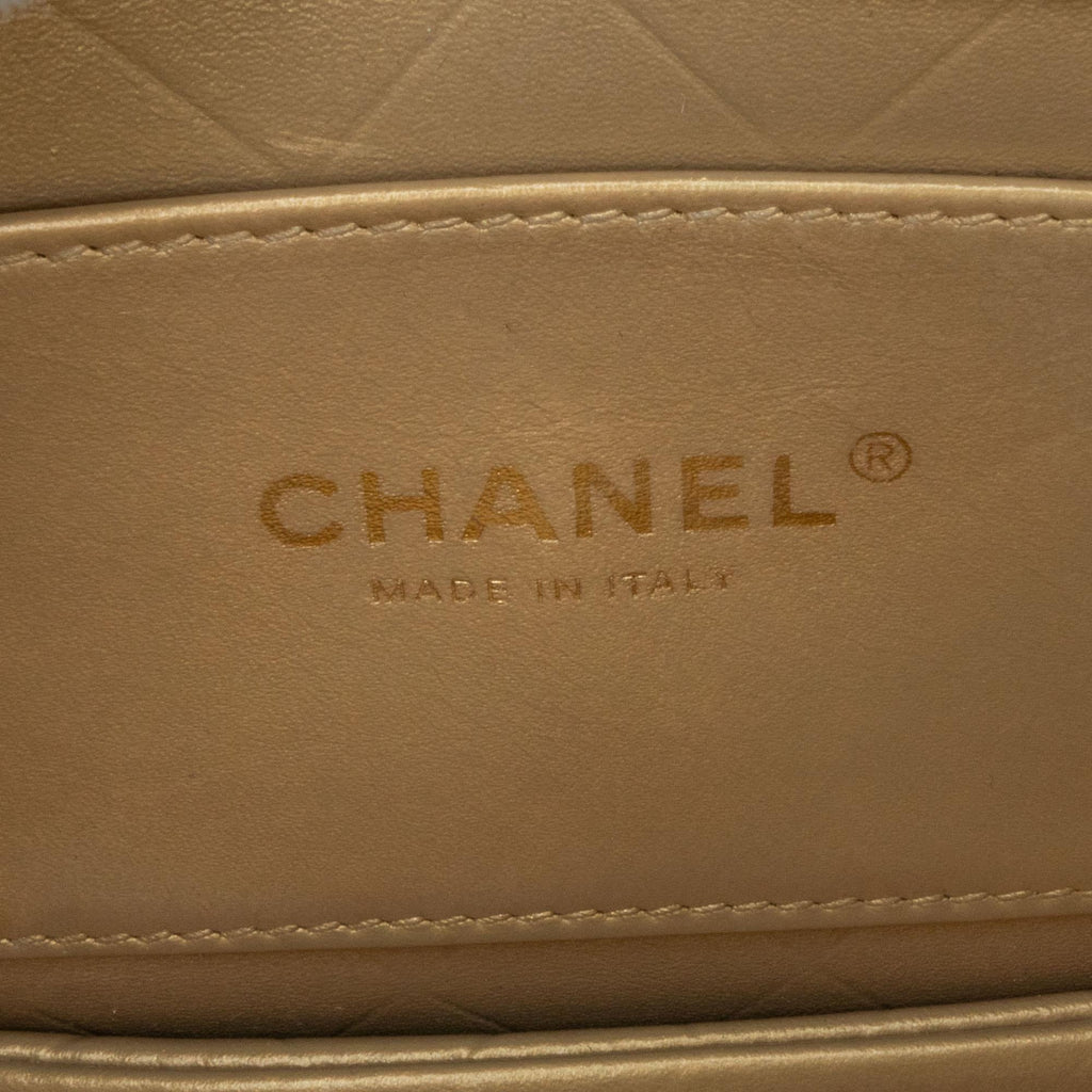 Chanel CC Quilted Lambskin Round Moon Messenger Flap (SHG-ZHZyok)